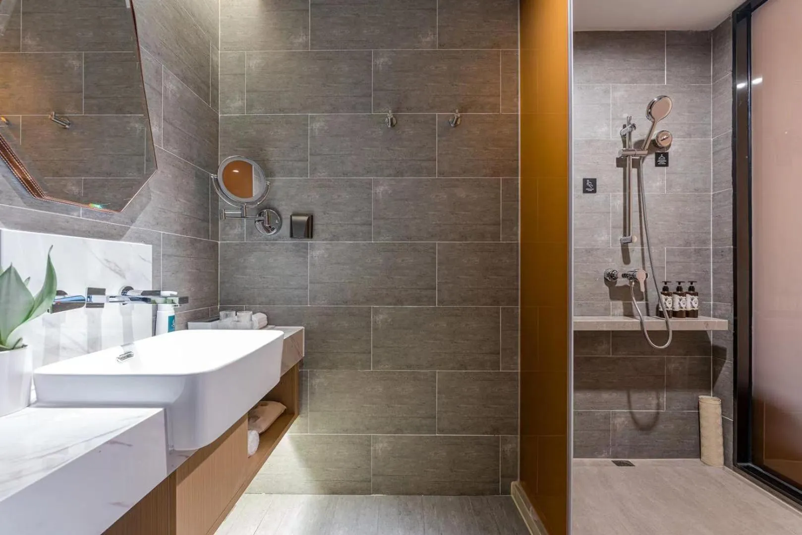 Shower in Atour Hotel Hangzhou Chongxian Banshan