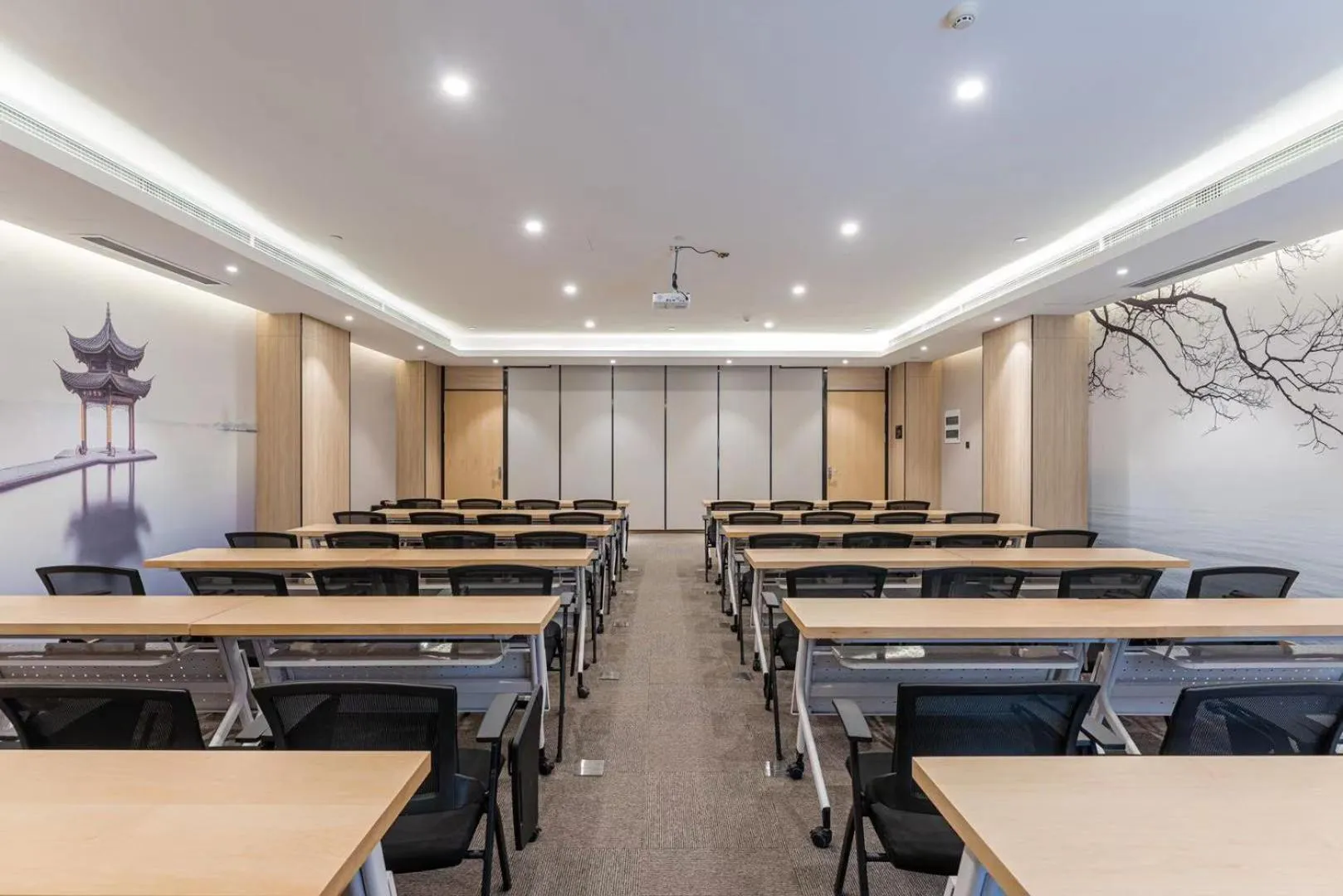 Meeting/conference room in Atour Hotel Hangzhou Chongxian Banshan
