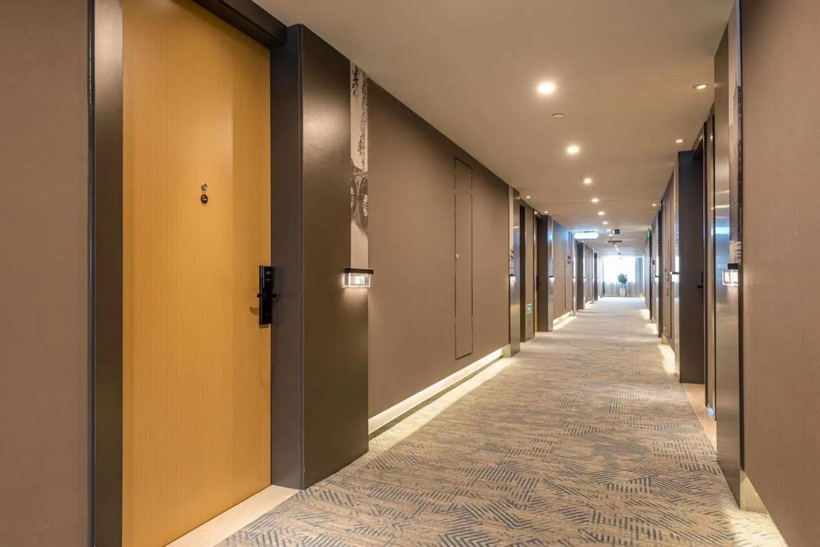 Photo of the whole room in Atour Hotel Hangzhou Chongxian Banshan