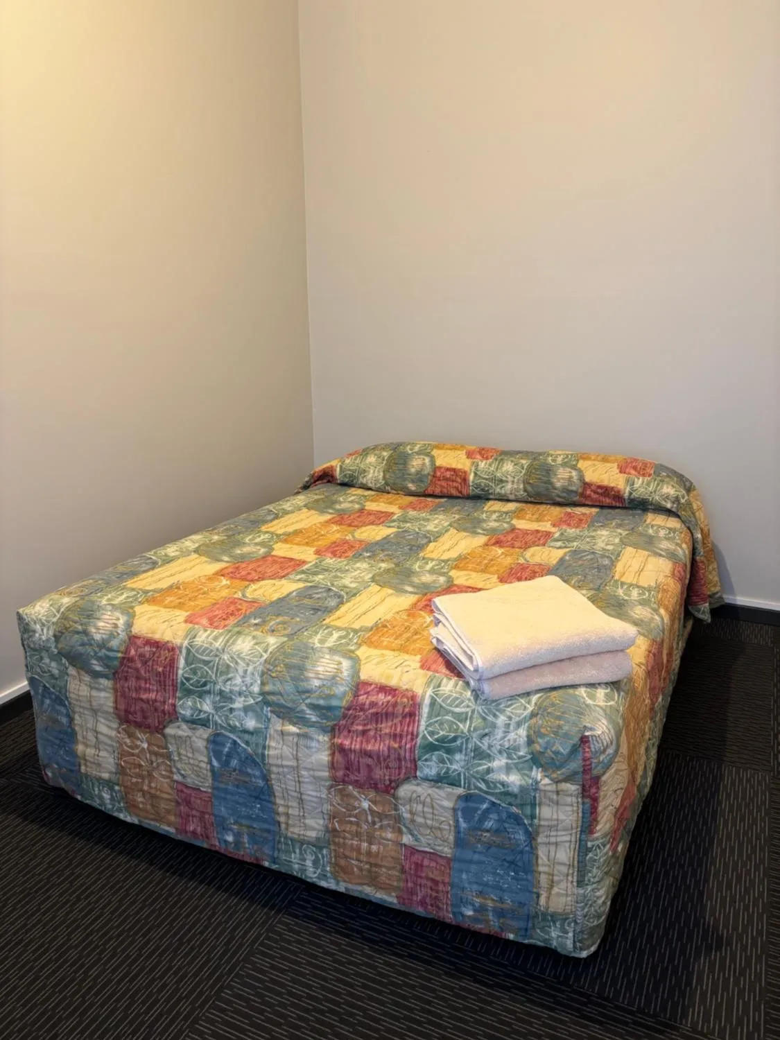 Bed in Broken Hill Tourist Lodge