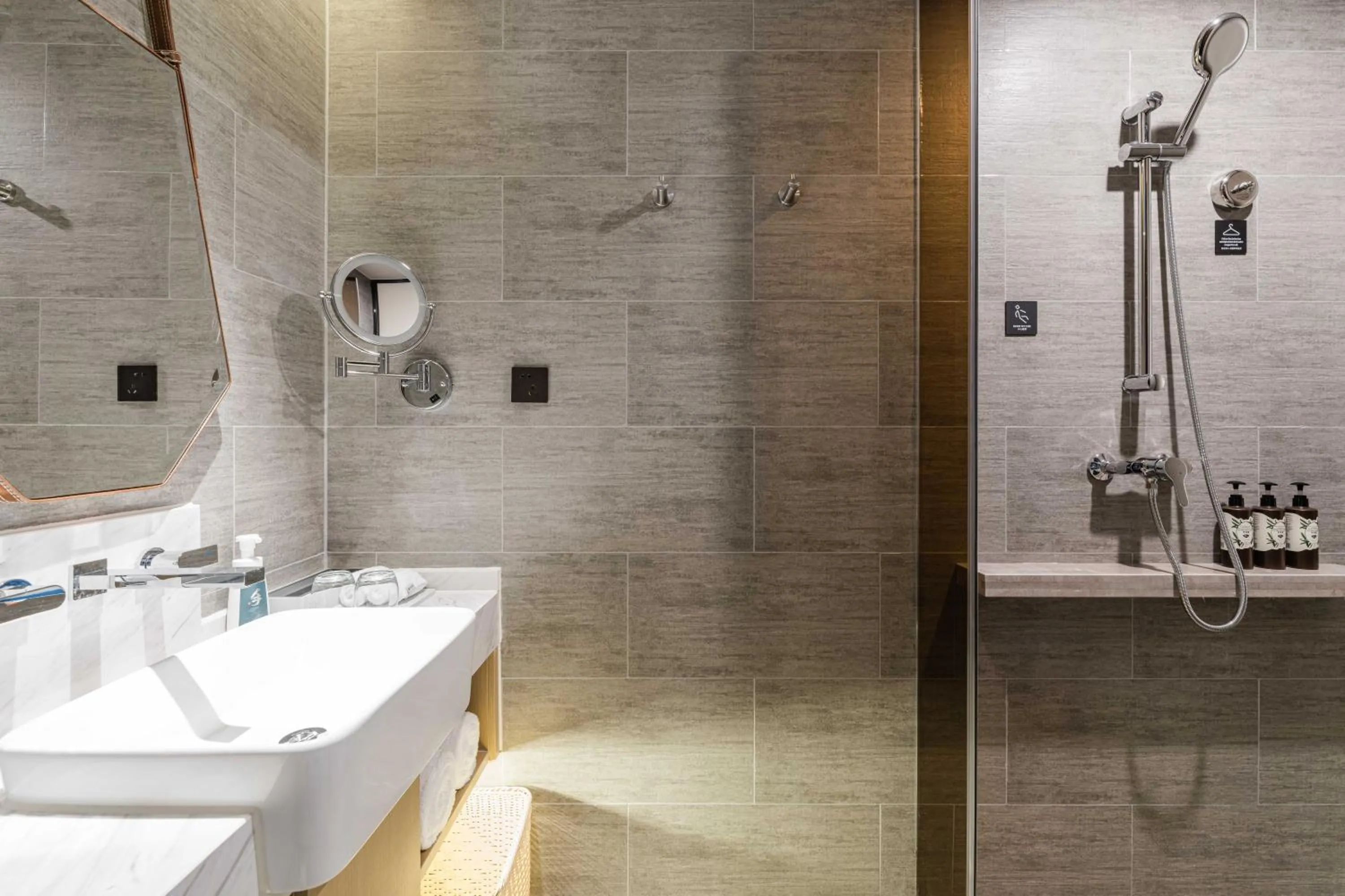 Bathroom in Atour Hotel Industrial Park Dongsha Lake