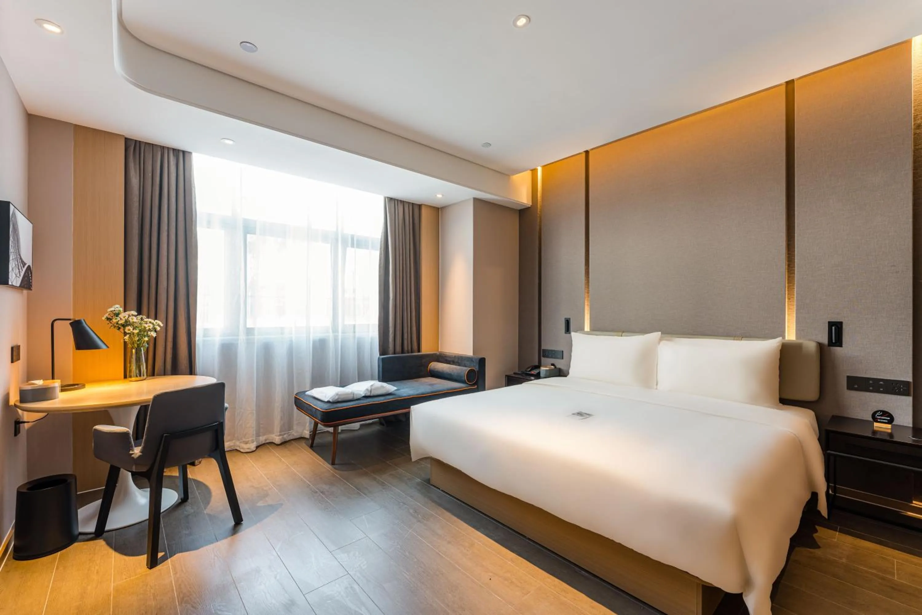 Photo of the whole room, Bed in Atour Hotel Suzhou Mudu Ancient Town