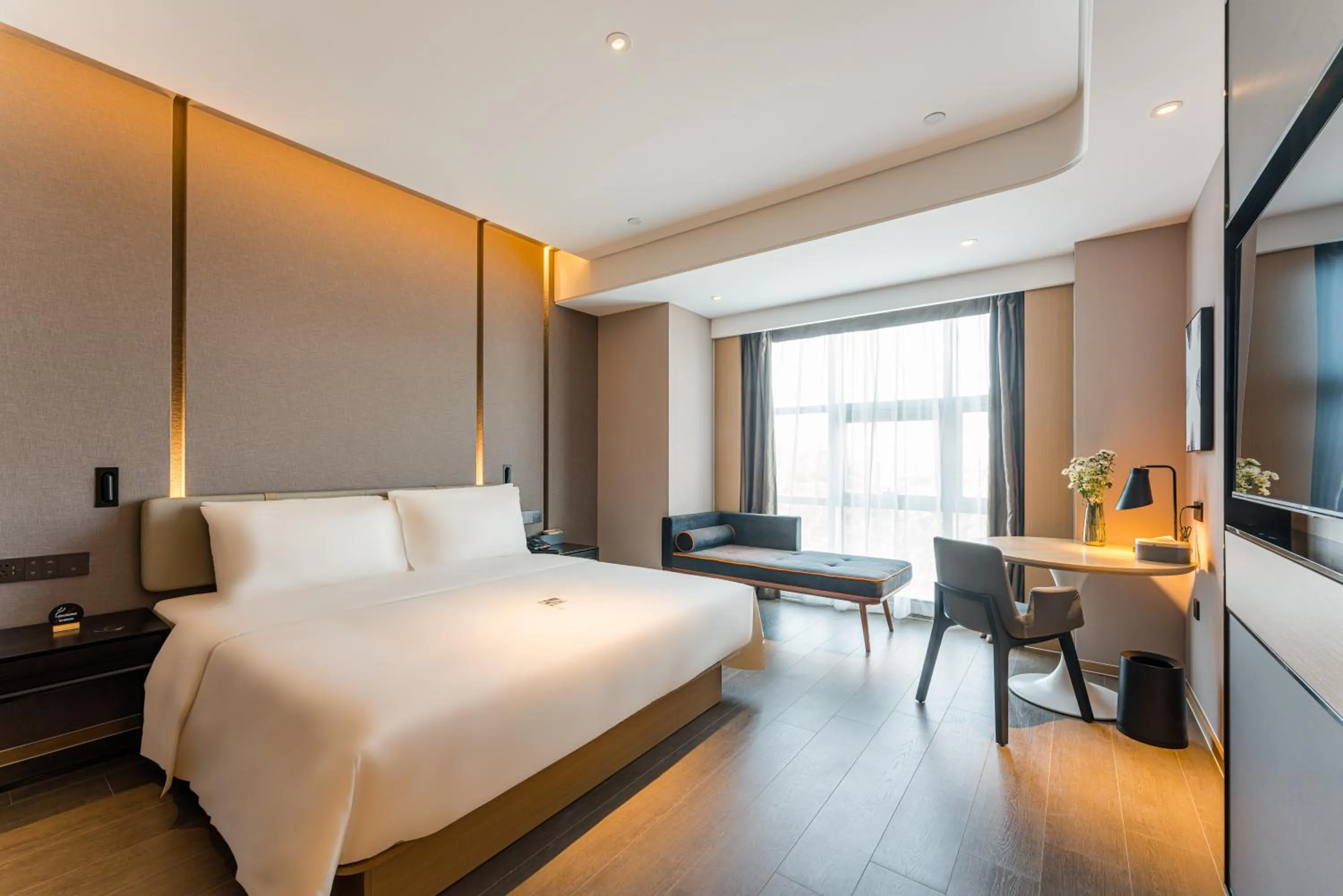 Photo of the whole room, Bed in Atour Hotel Suzhou Mudu Ancient Town