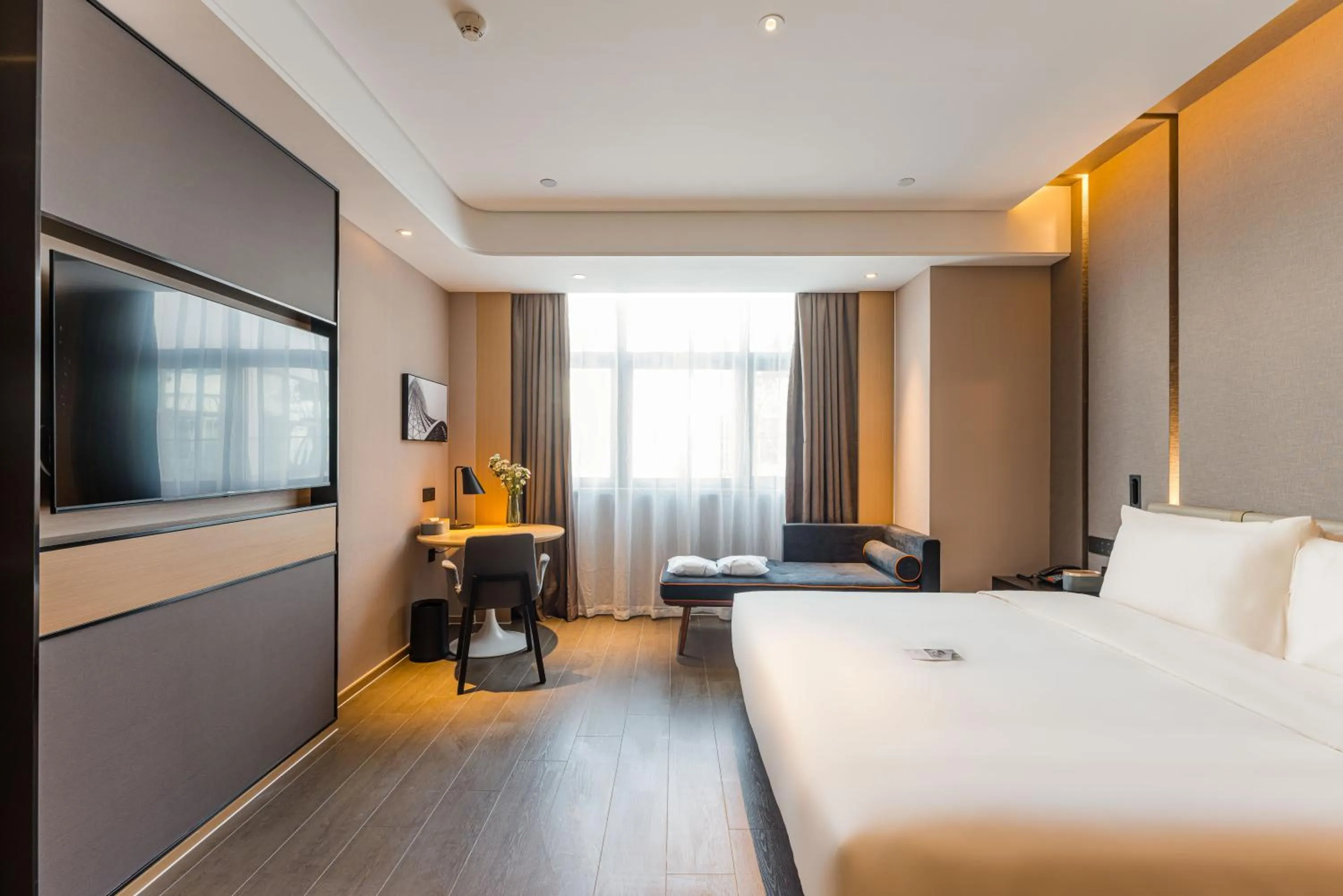 Photo of the whole room, Bed in Atour Hotel Suzhou Mudu Ancient Town