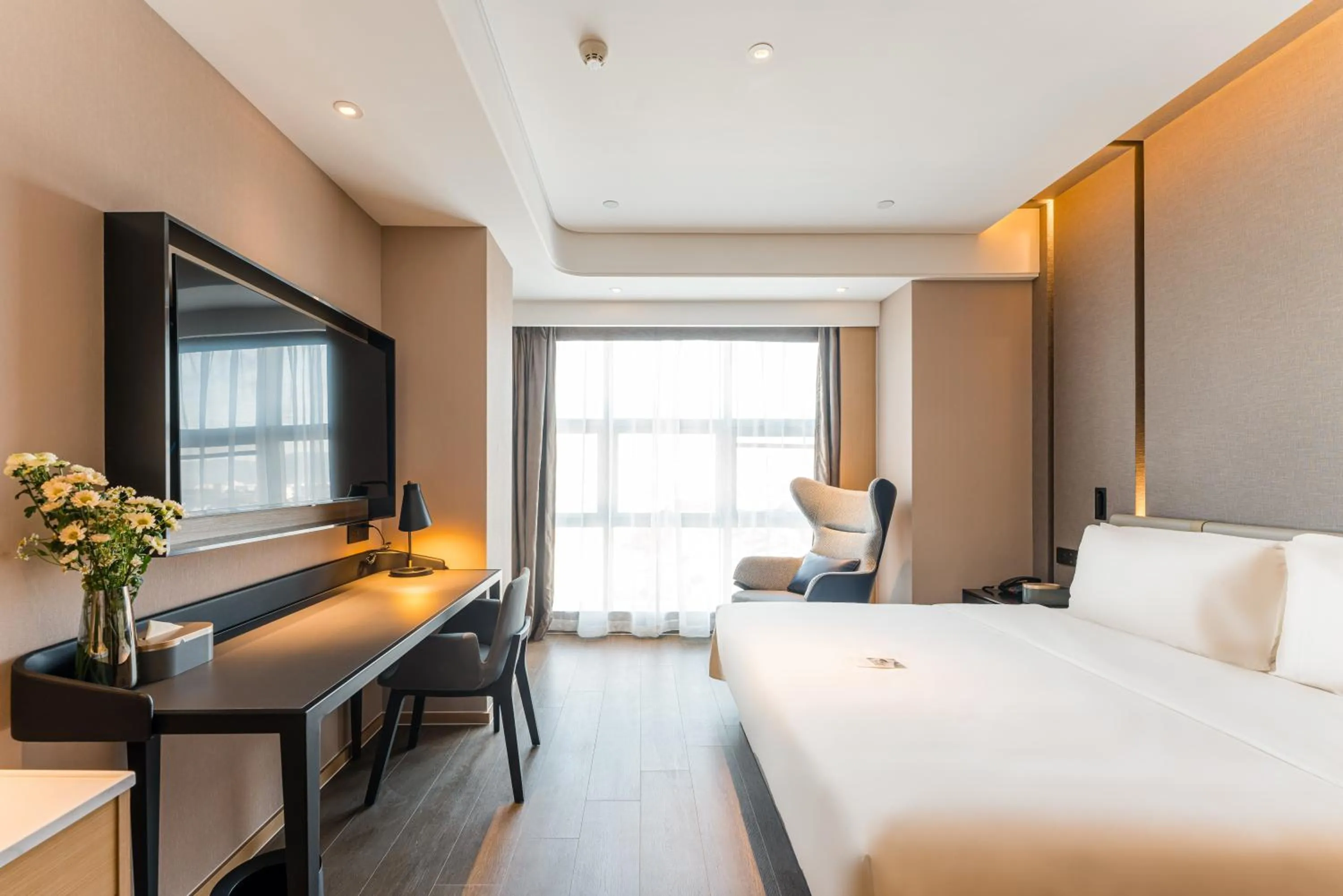 Photo of the whole room, Bed in Atour Hotel Suzhou Mudu Ancient Town