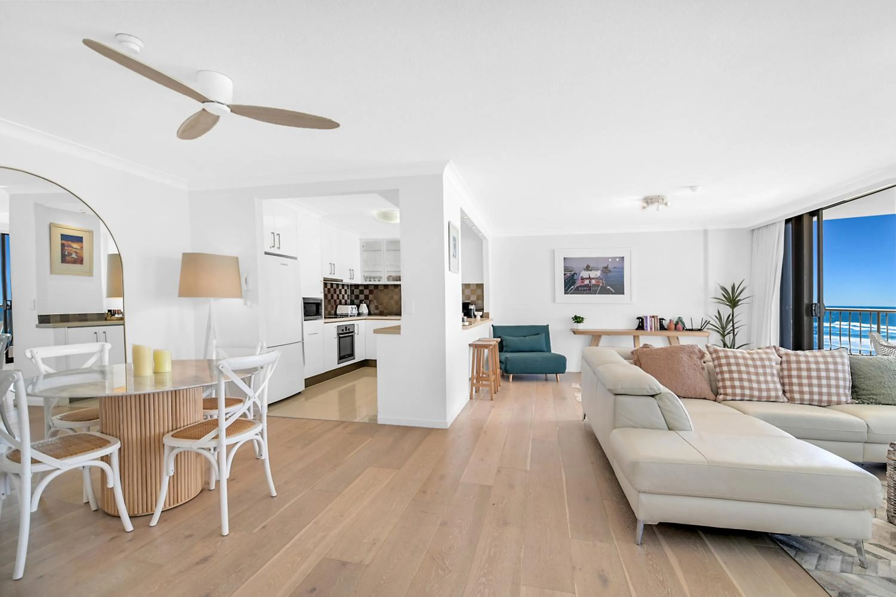 Kitchen or kitchenette in Albatross North Apartments