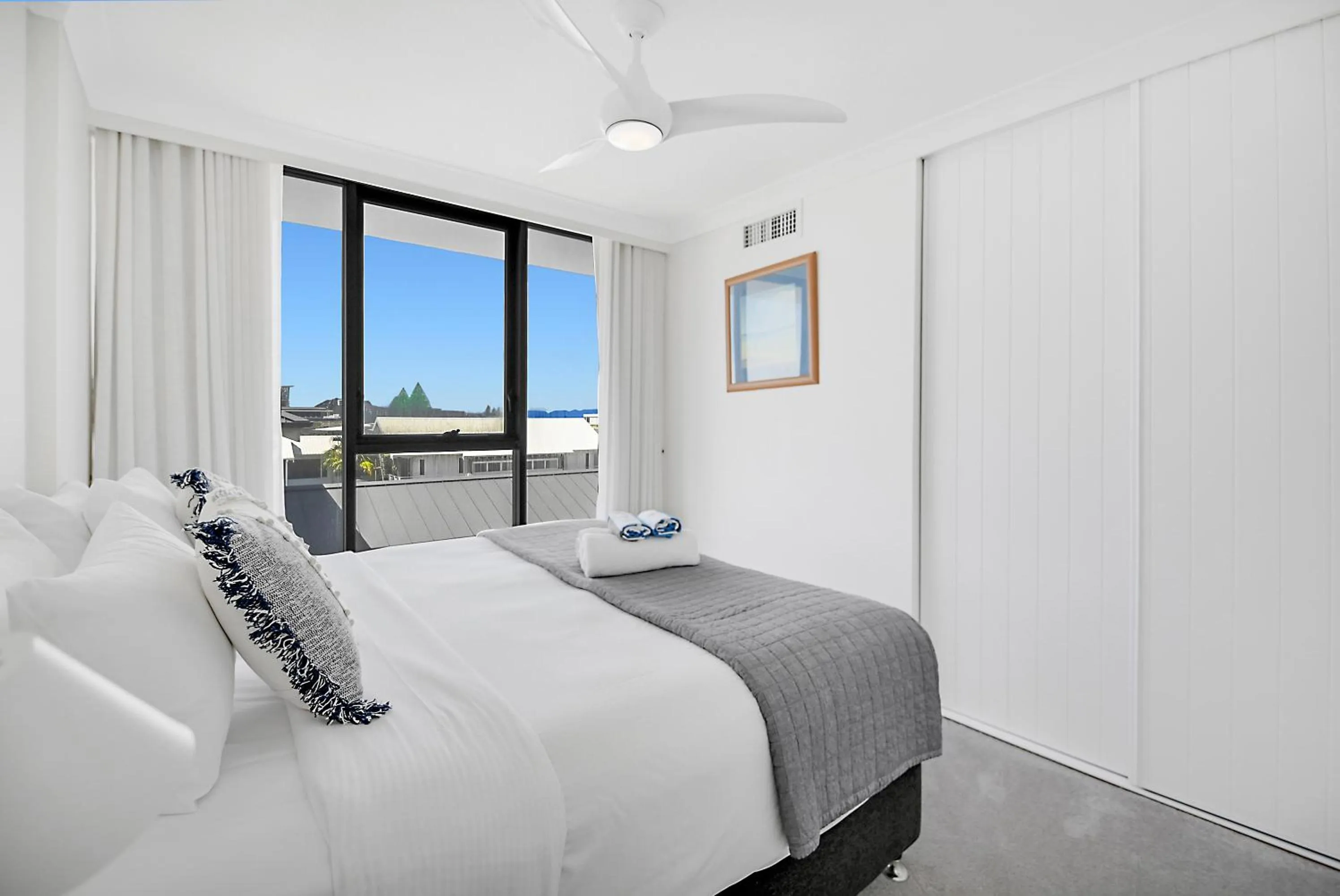 Bedroom, Bed in Albatross North Apartments