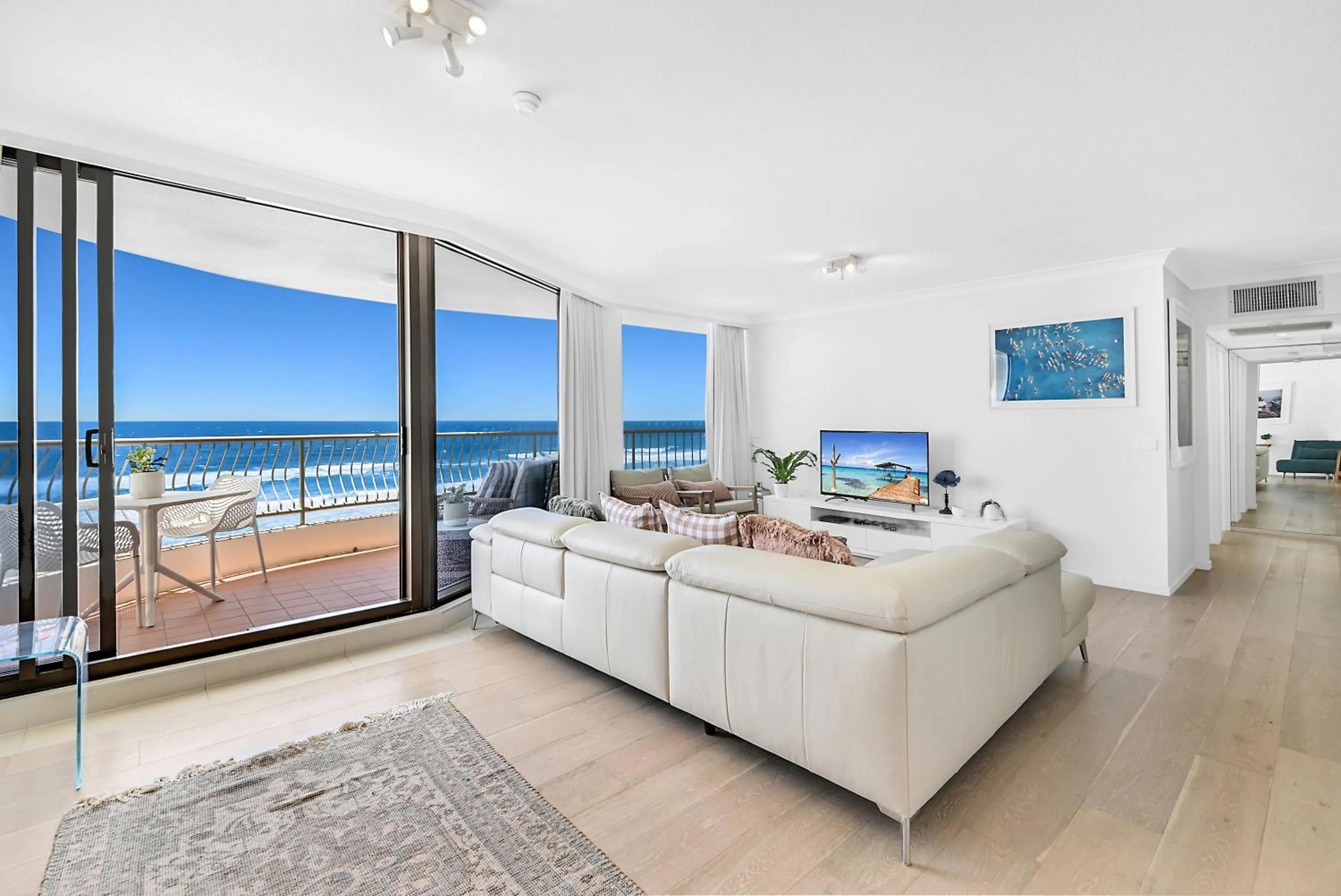 TV and multimedia, Bed in Albatross North Apartments