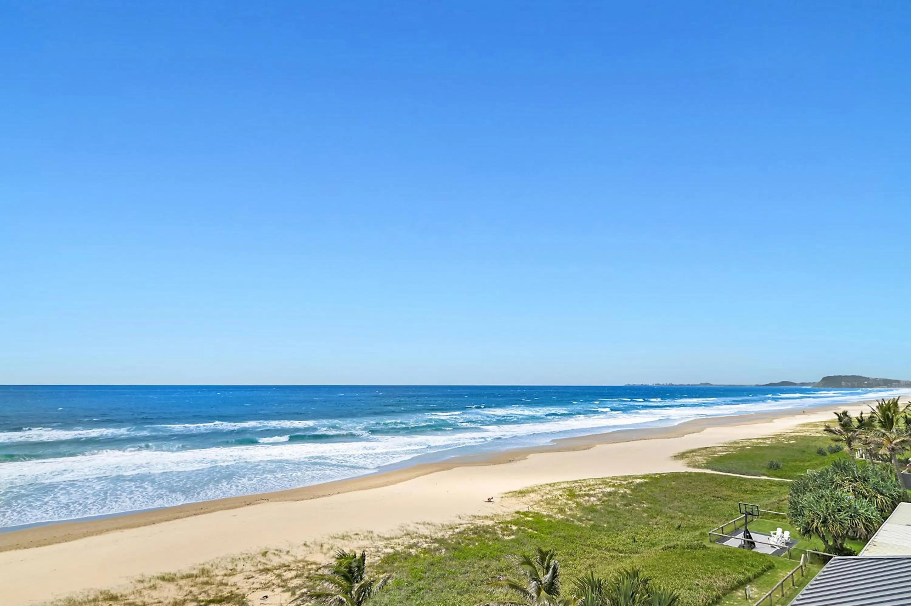 Day in Albatross North Apartments