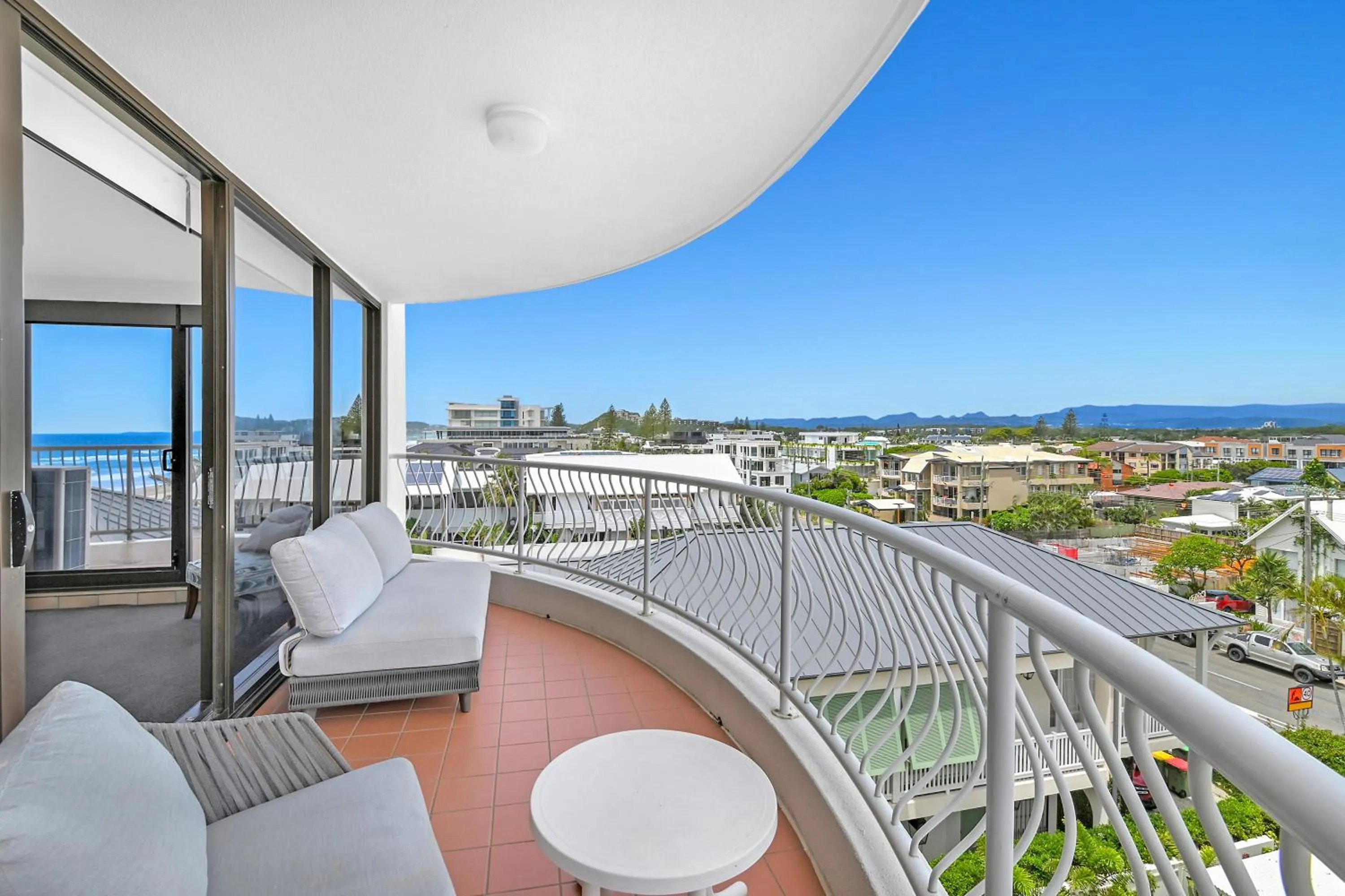 Day in Albatross North Apartments