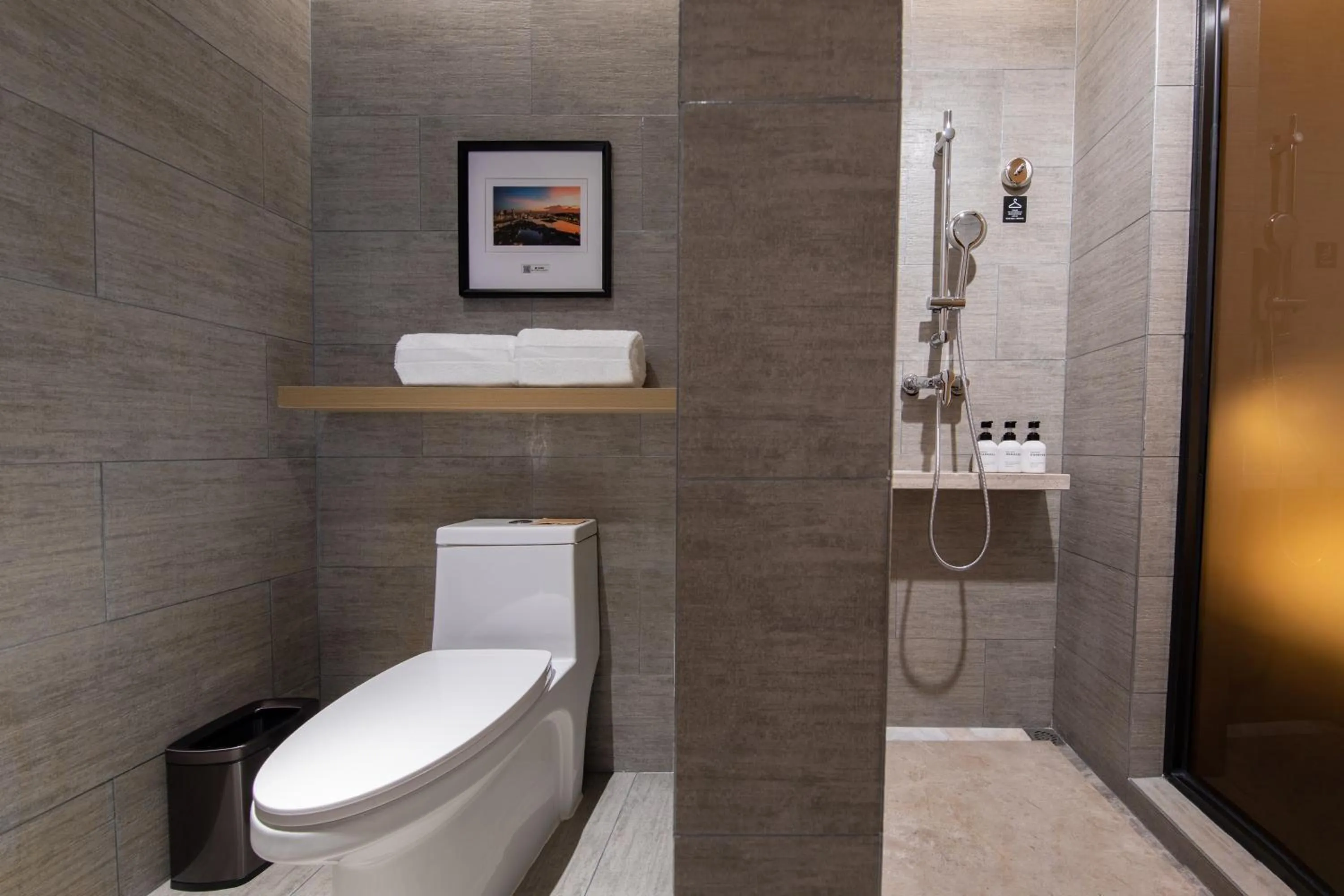 Atour Hotel Xiamen Jimei Lake Business Center