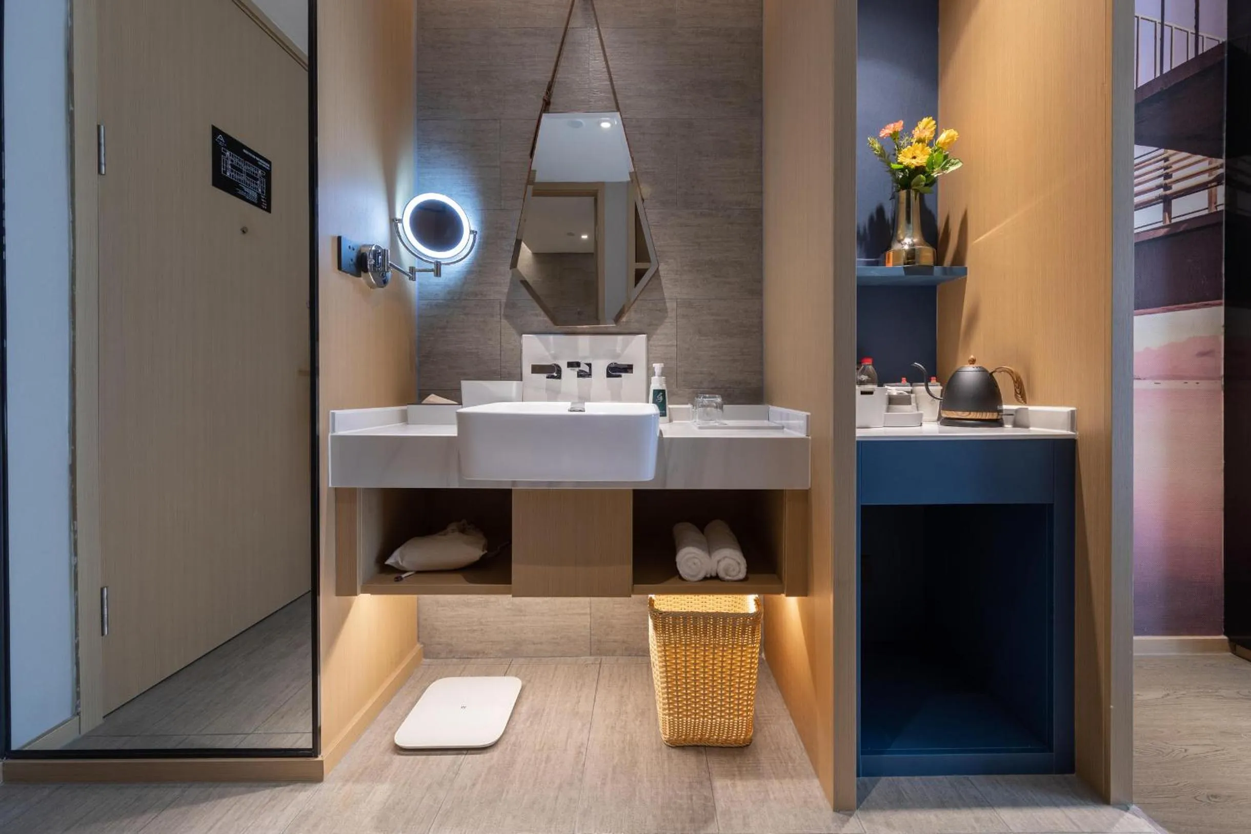 Atour Hotel Xiamen Jimei Lake Business Center