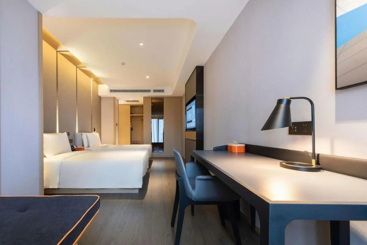 Photo of the whole room, Bed in Atour Hotel Jinan Quancheng Plaza Kuanhouli