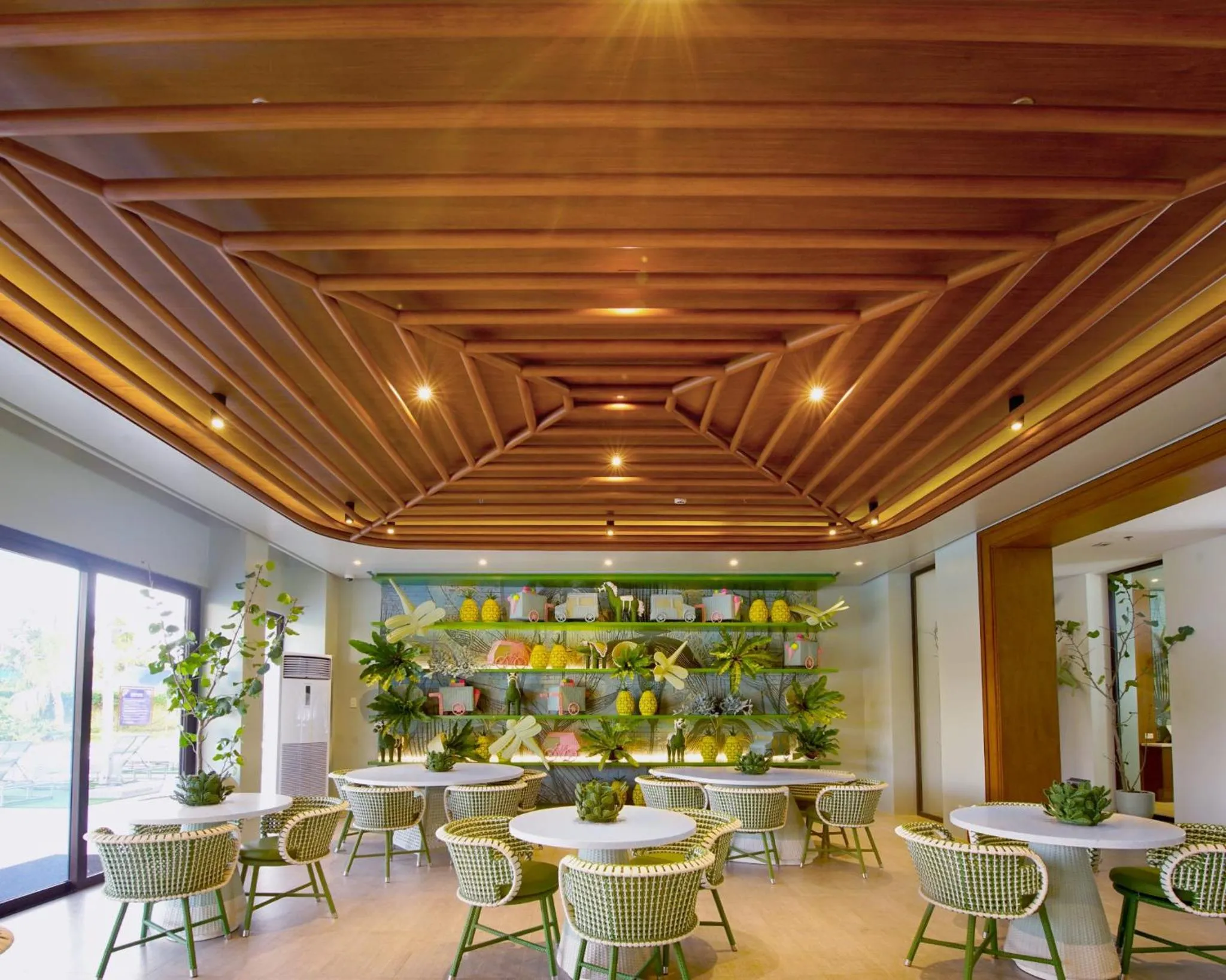 Restaurant/places to eat in Astoria Palawan