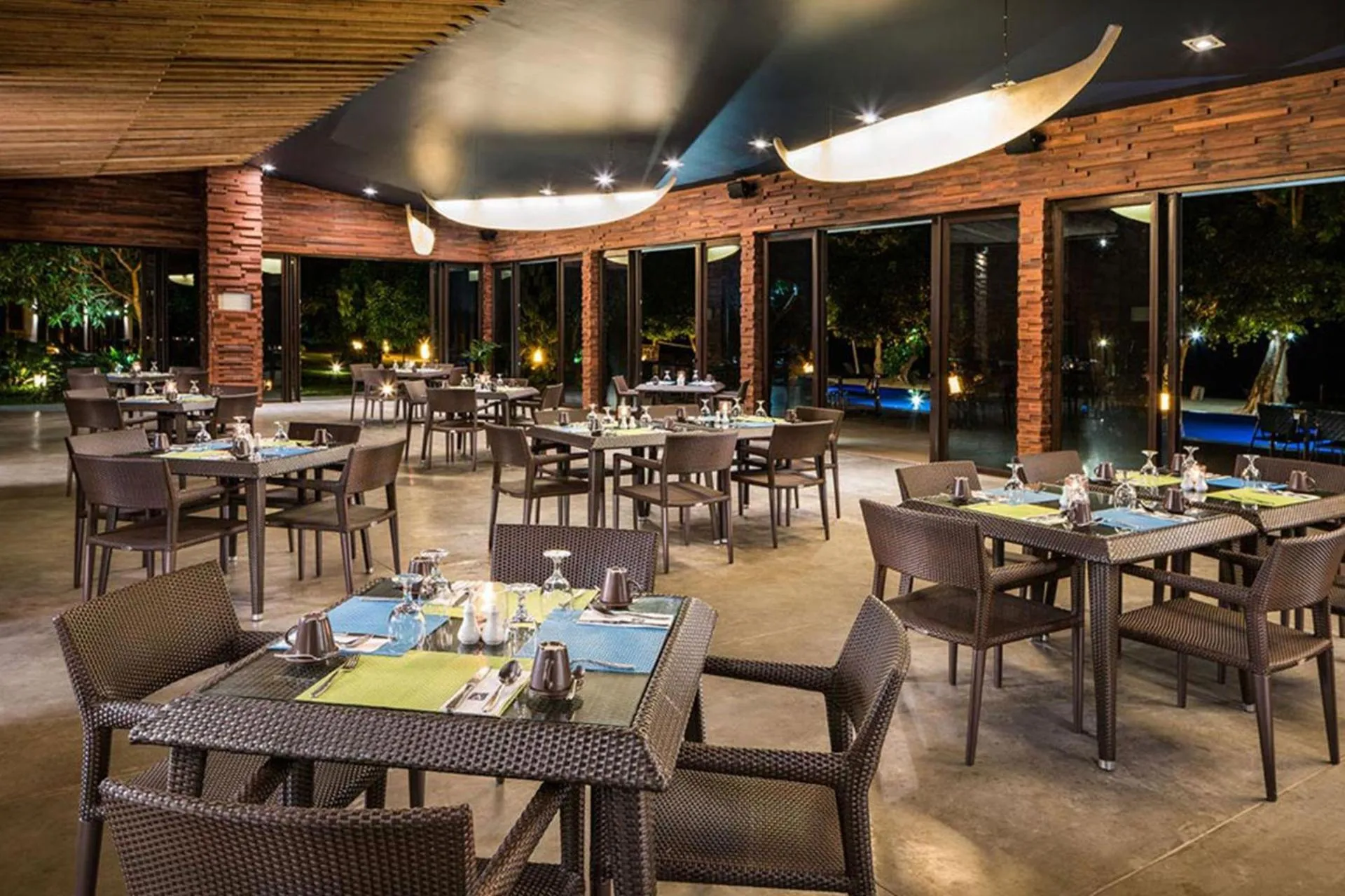 Restaurant/places to eat in Astoria Palawan