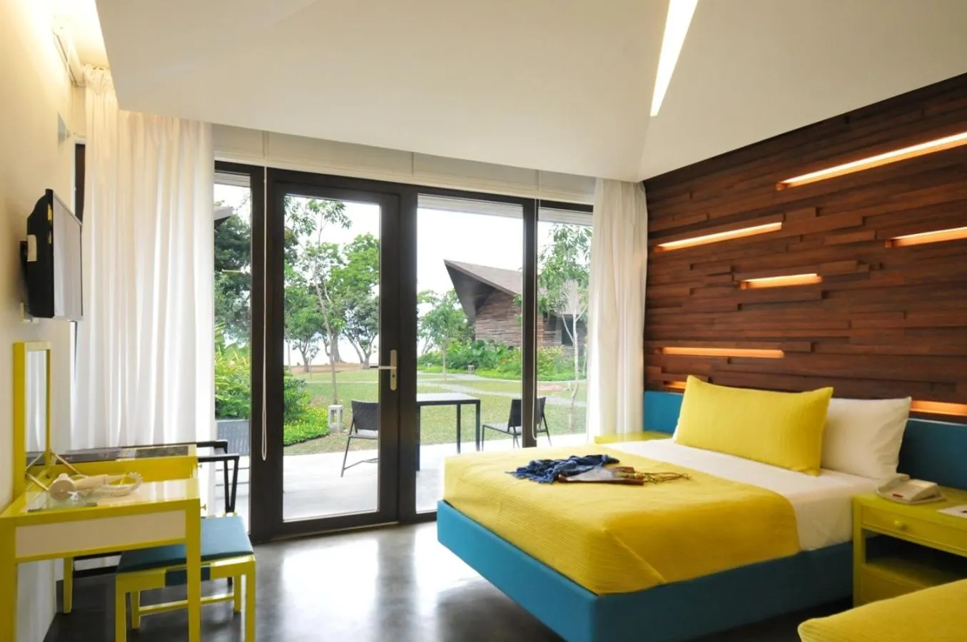 Day, Bed in Astoria Palawan