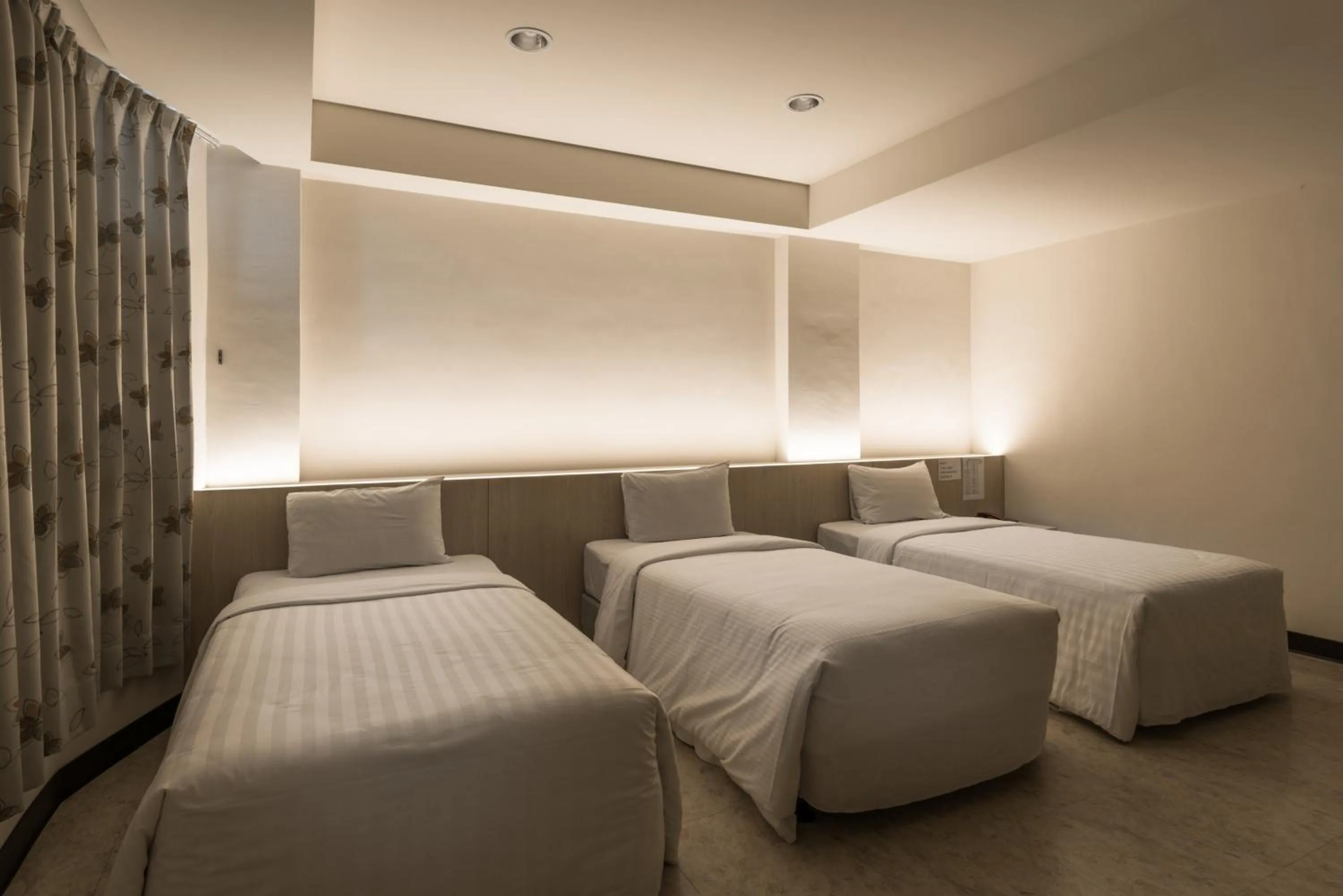 Photo of the whole room in Lotus Yuan Business Hotel