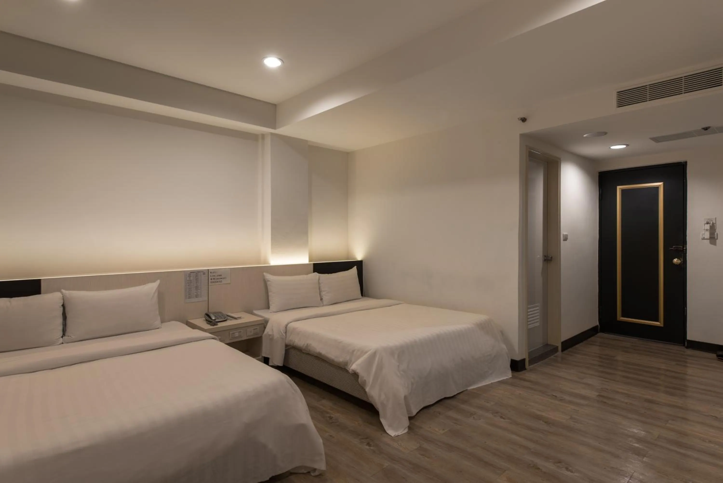 Photo of the whole room in Lotus Yuan Business Hotel