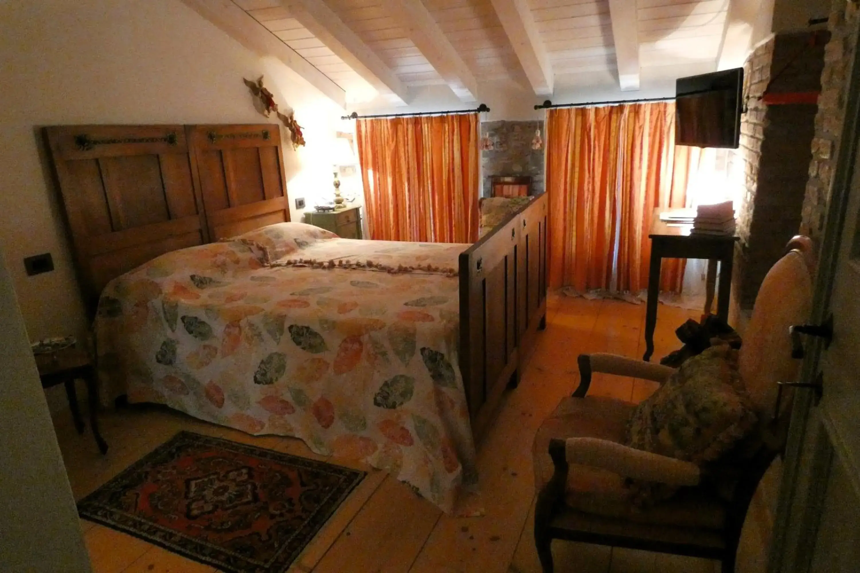 Standard King Room - single occupancy in Casa Di Campagna Castello B&B Standard King Room - single occupancy in Casa Di Campagna Castello B&B