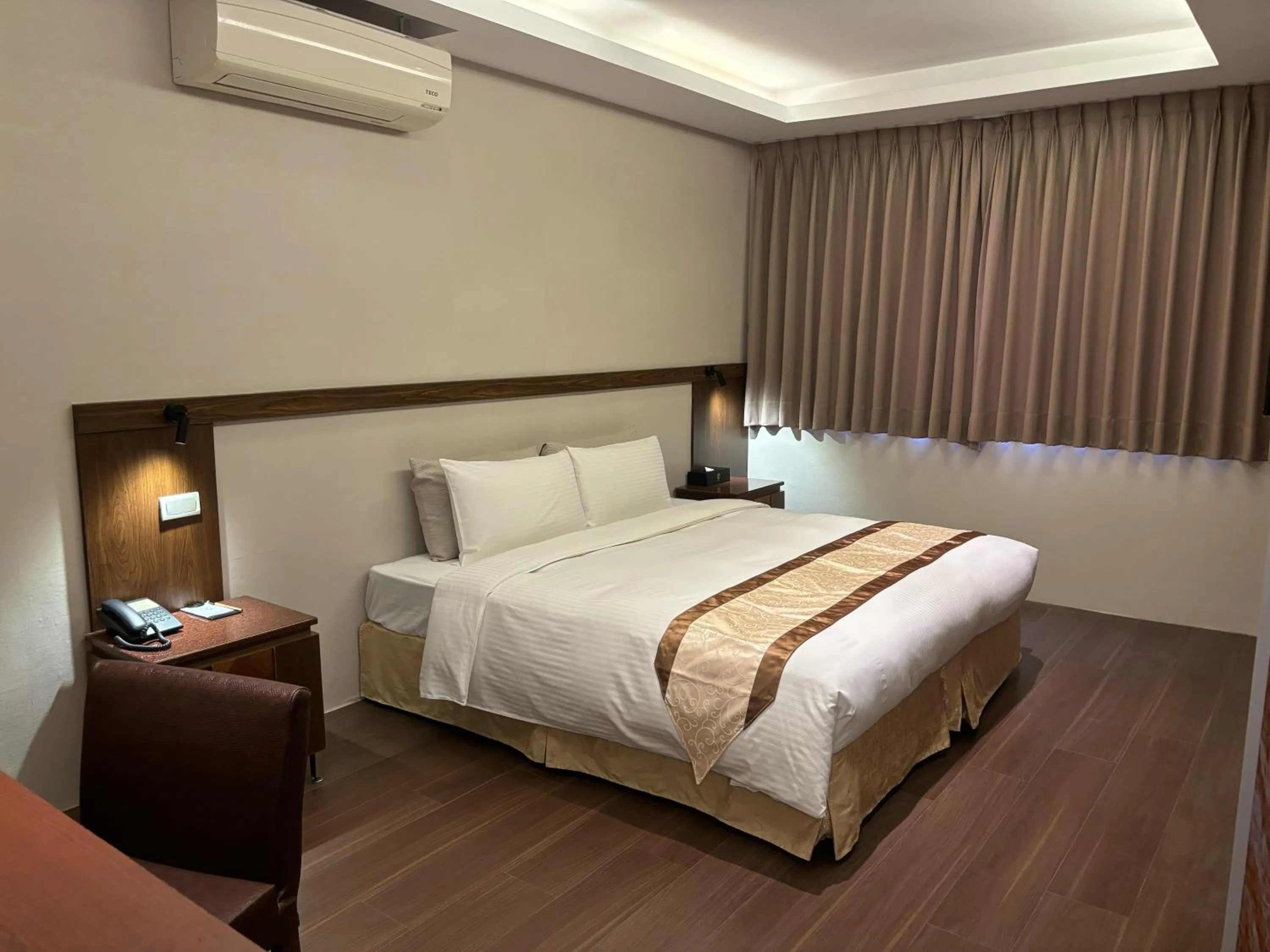 Photo of the whole room, Bed in Yuhao Hotel - Hsinchu Branch