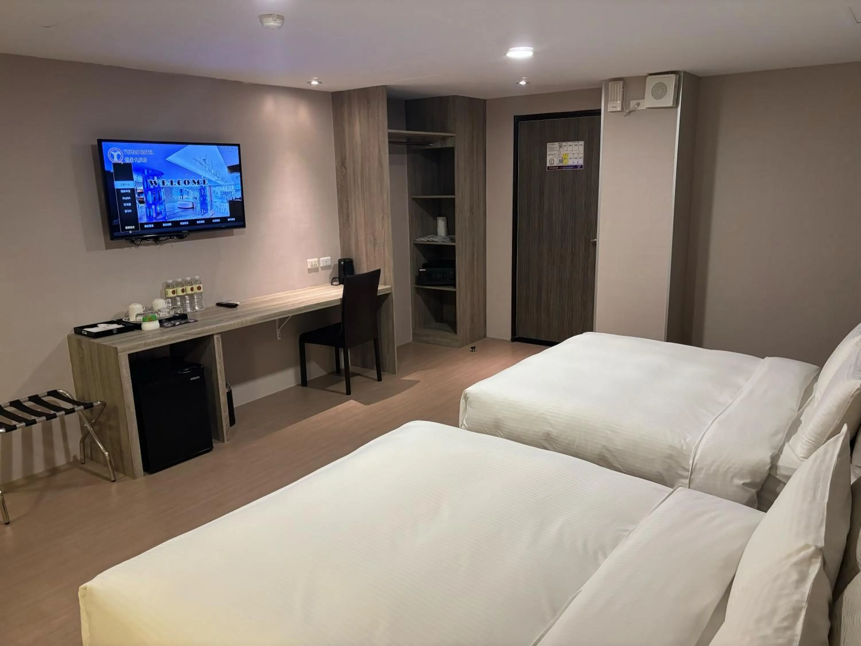 Photo of the whole room, Bed in Yuhao Hotel - Hsinchu Branch