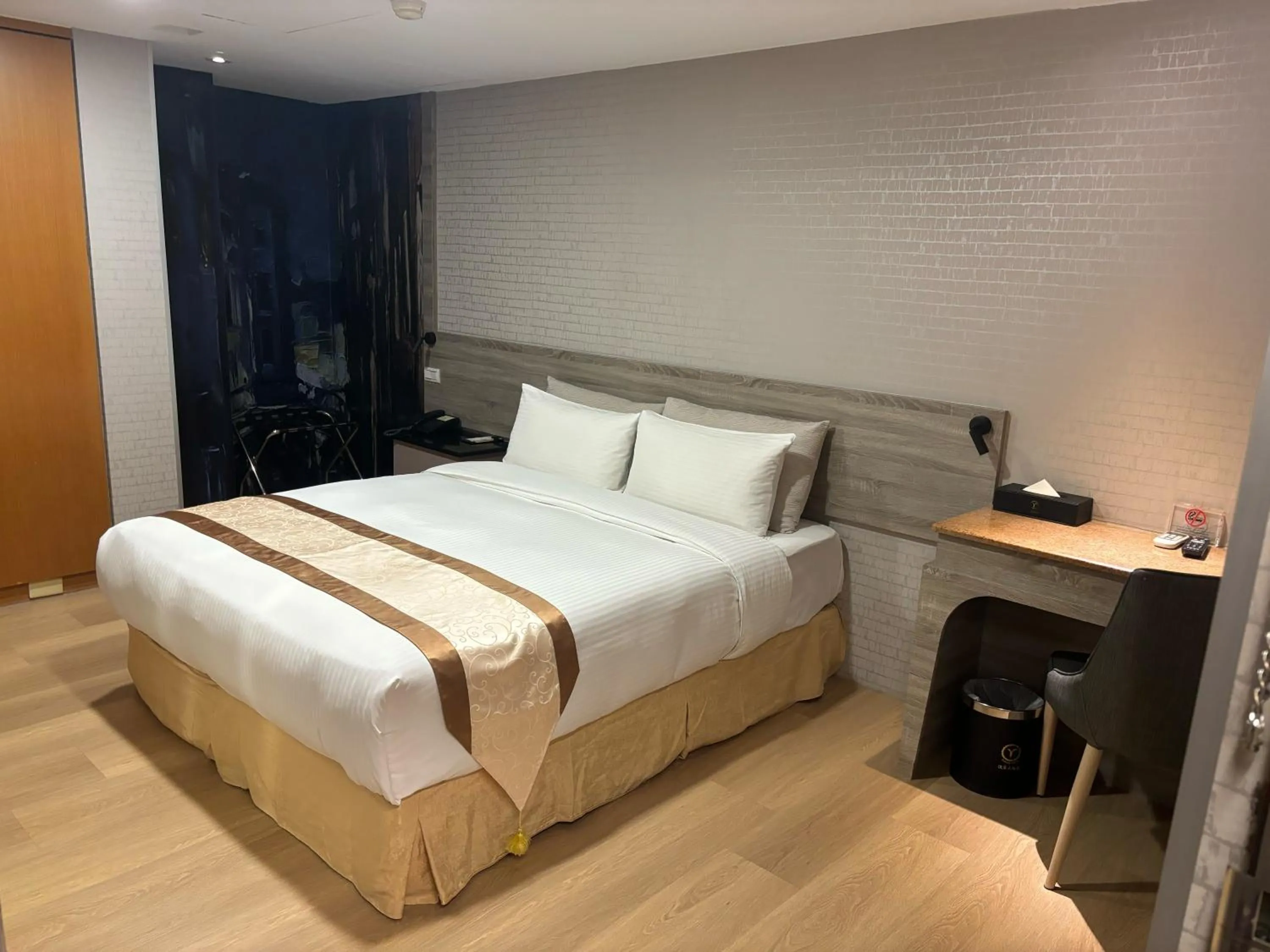 Photo of the whole room, Bed in Yuhao Hotel - Hsinchu Branch
