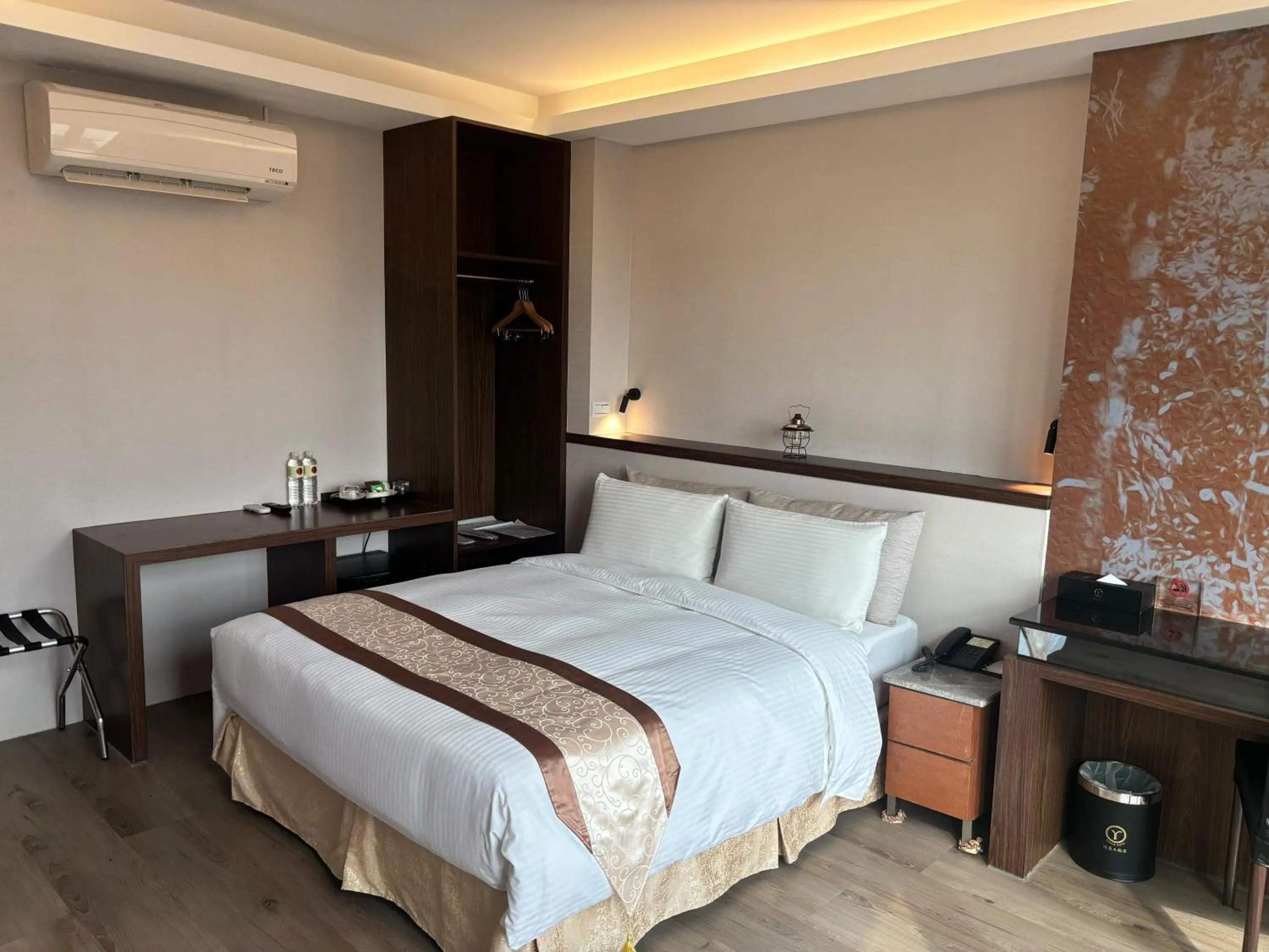 Photo of the whole room, Bed in Yuhao Hotel - Hsinchu Branch