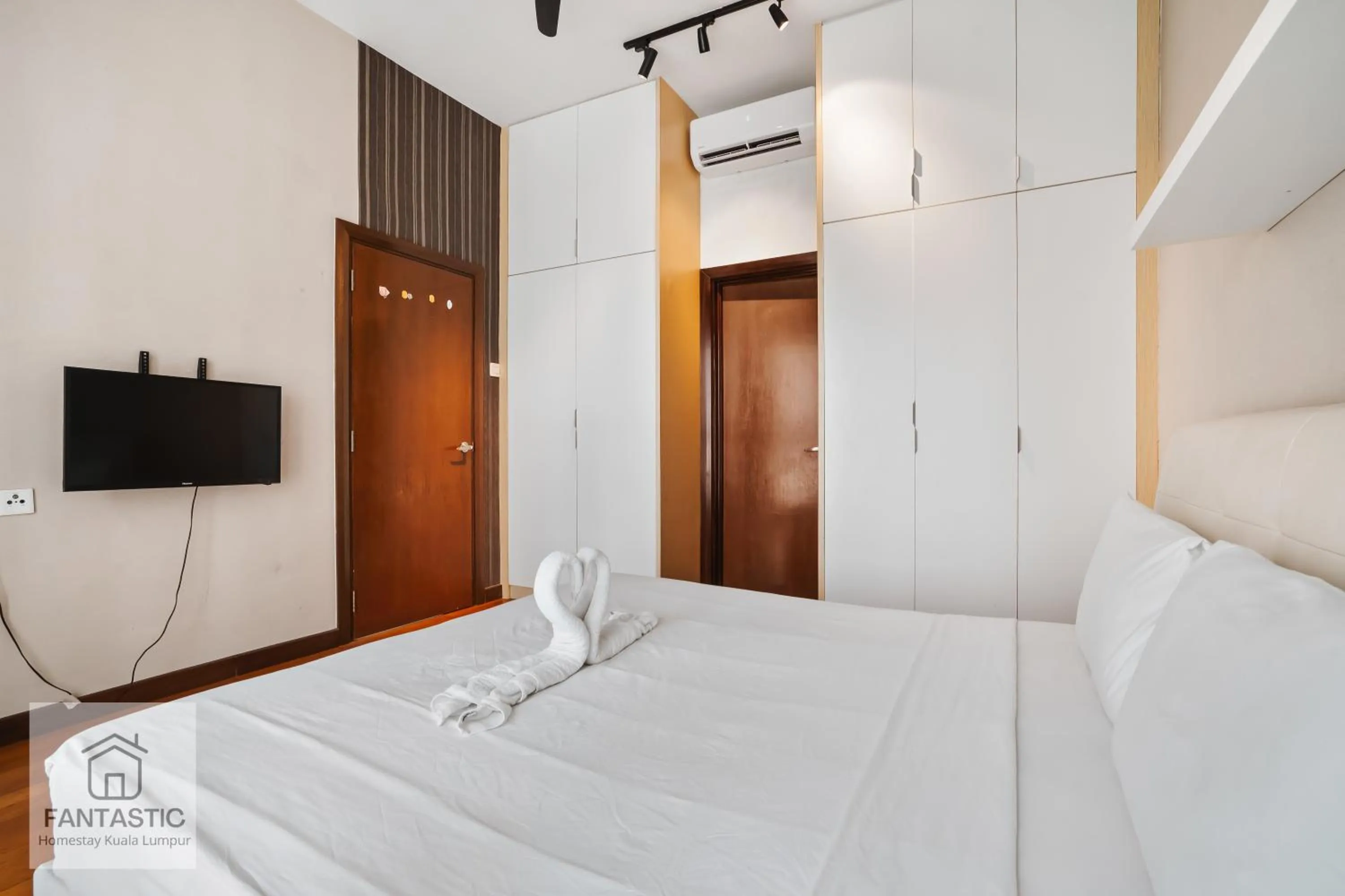 Bed in Regalia Residence @ KLCC View Sky Pool by KC