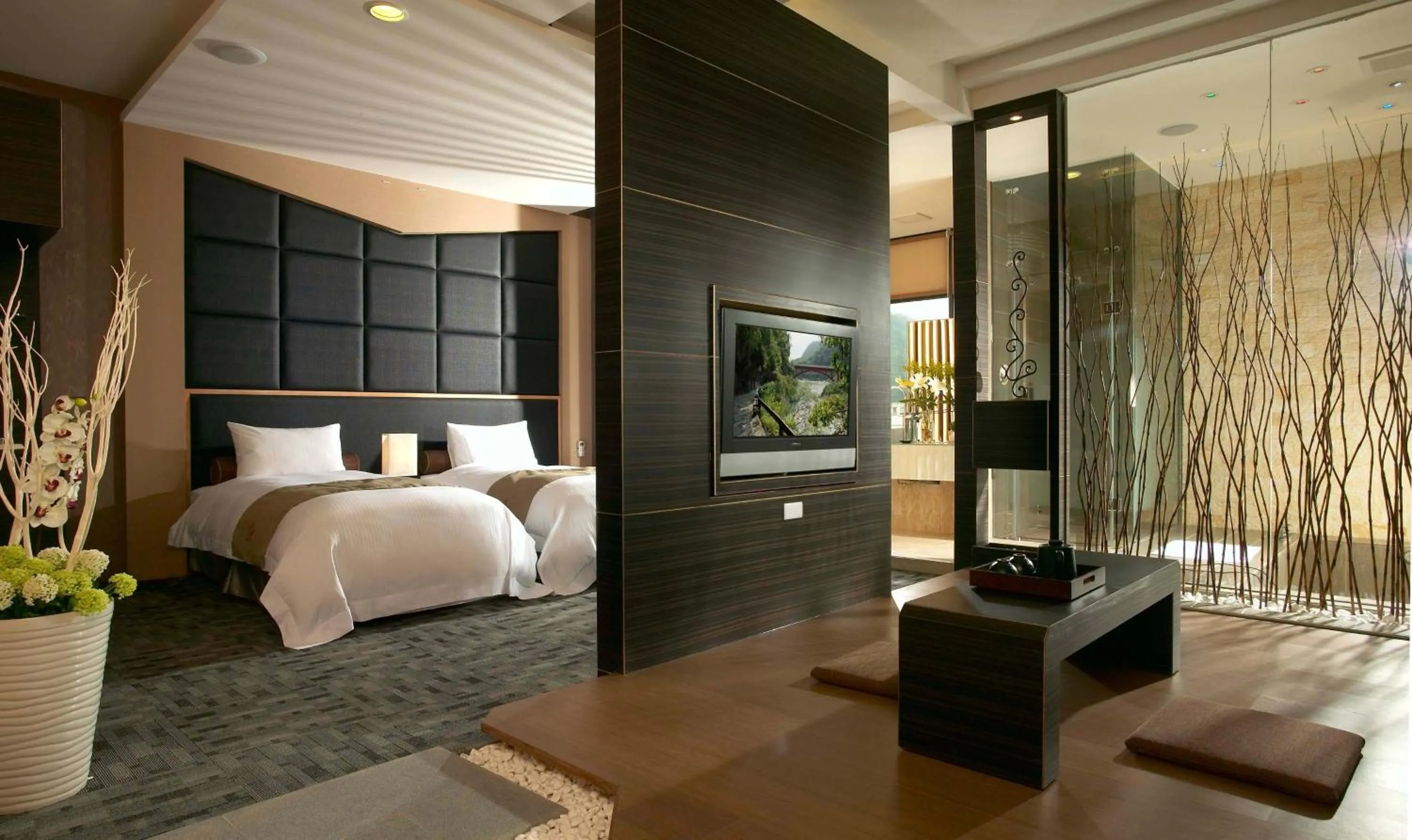 Photo of the whole room, Bed in Hofi Villa
