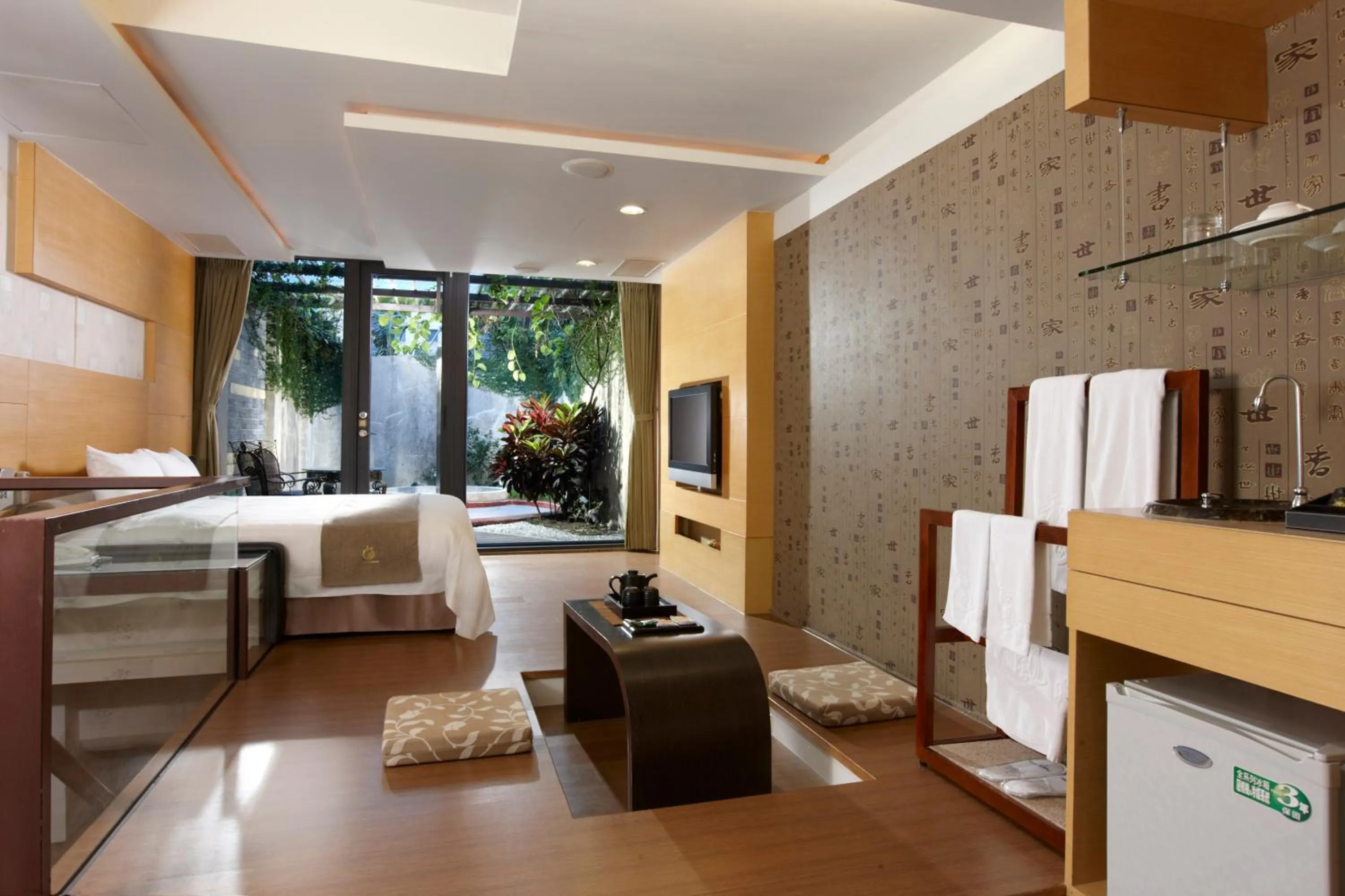 Photo of the whole room, Bed in Hofi Villa