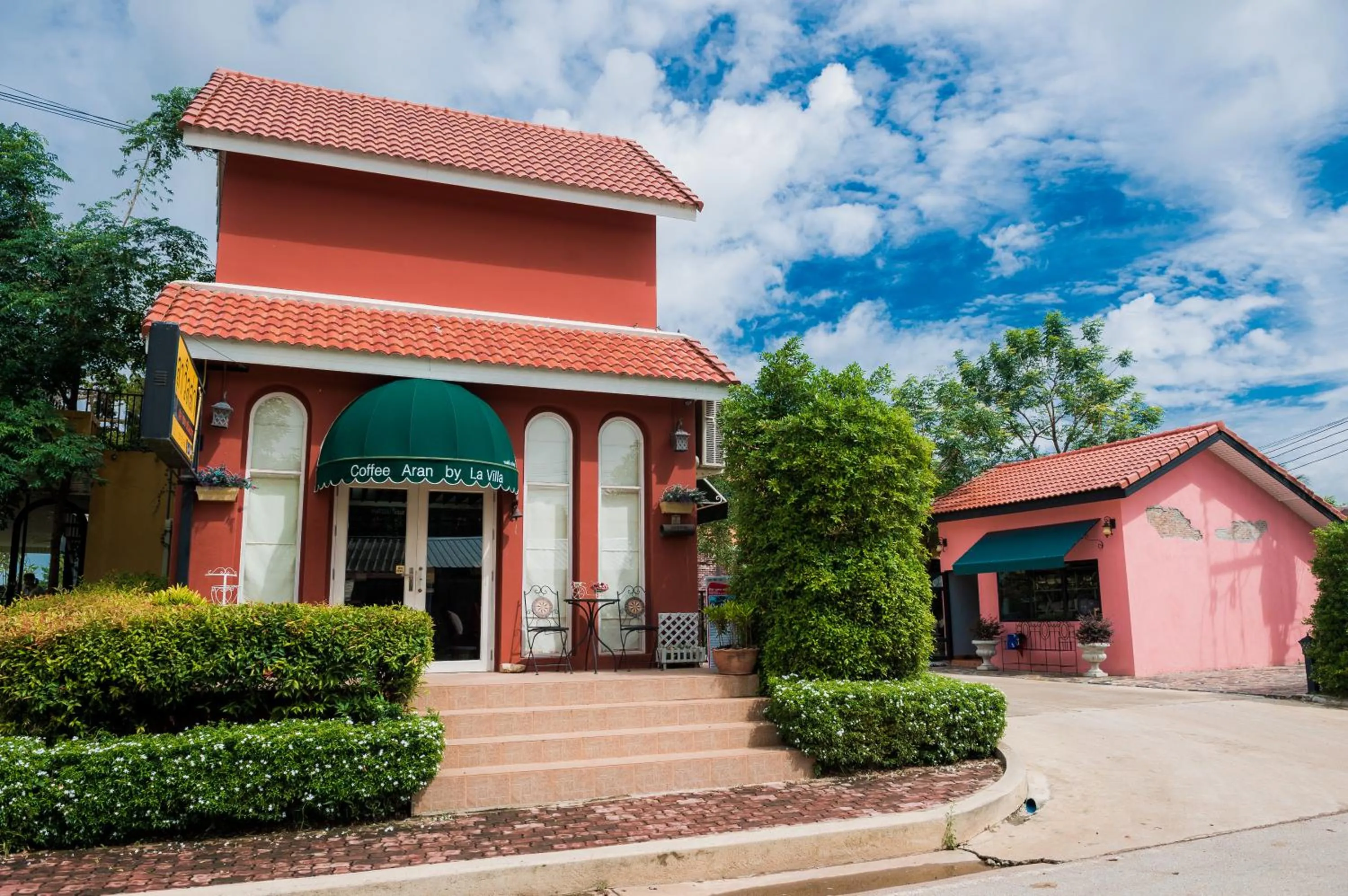 Restaurant/places to eat in La Villa Boutique hotel