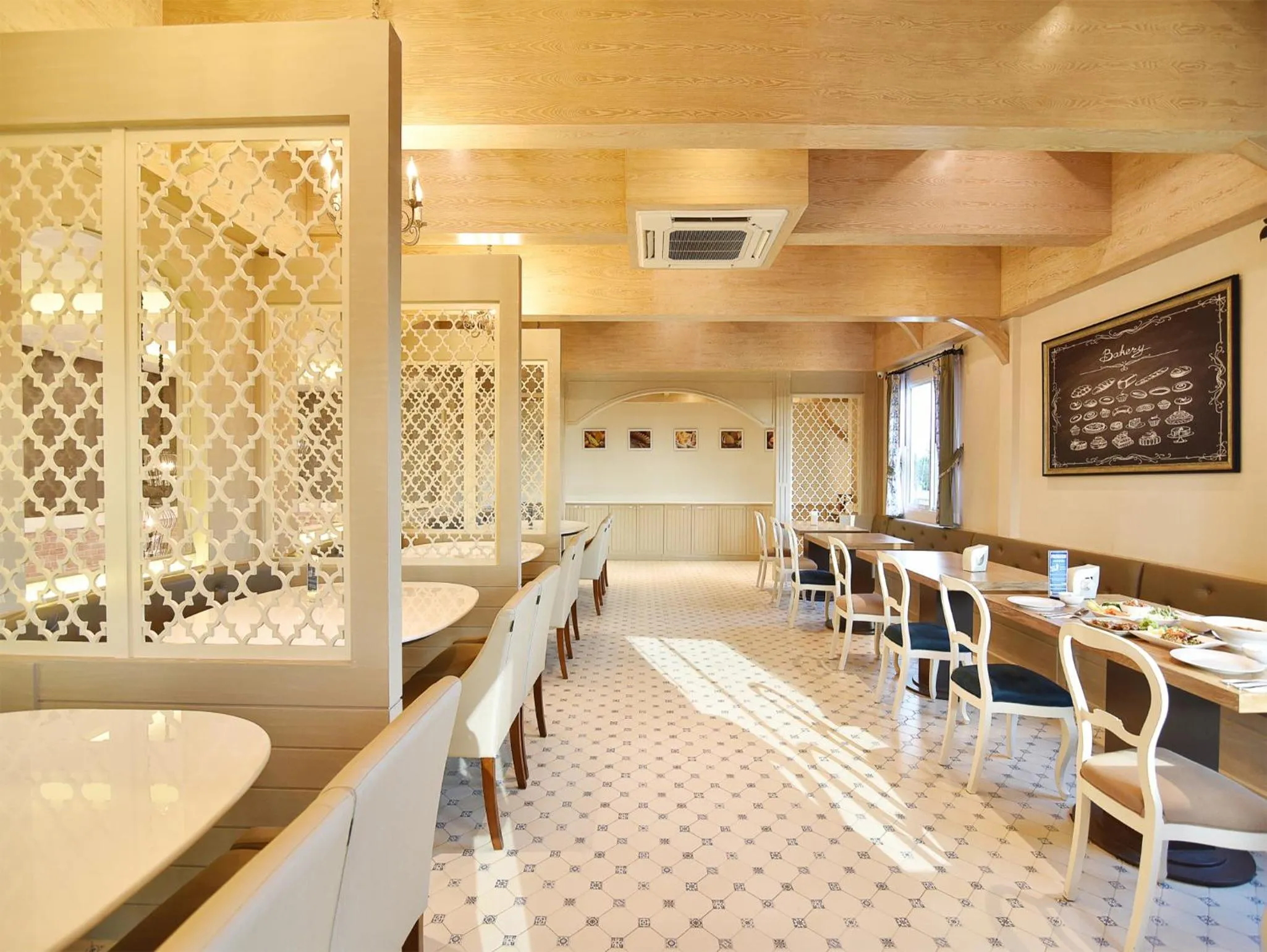 Restaurant/places to eat in La Villa Boutique hotel