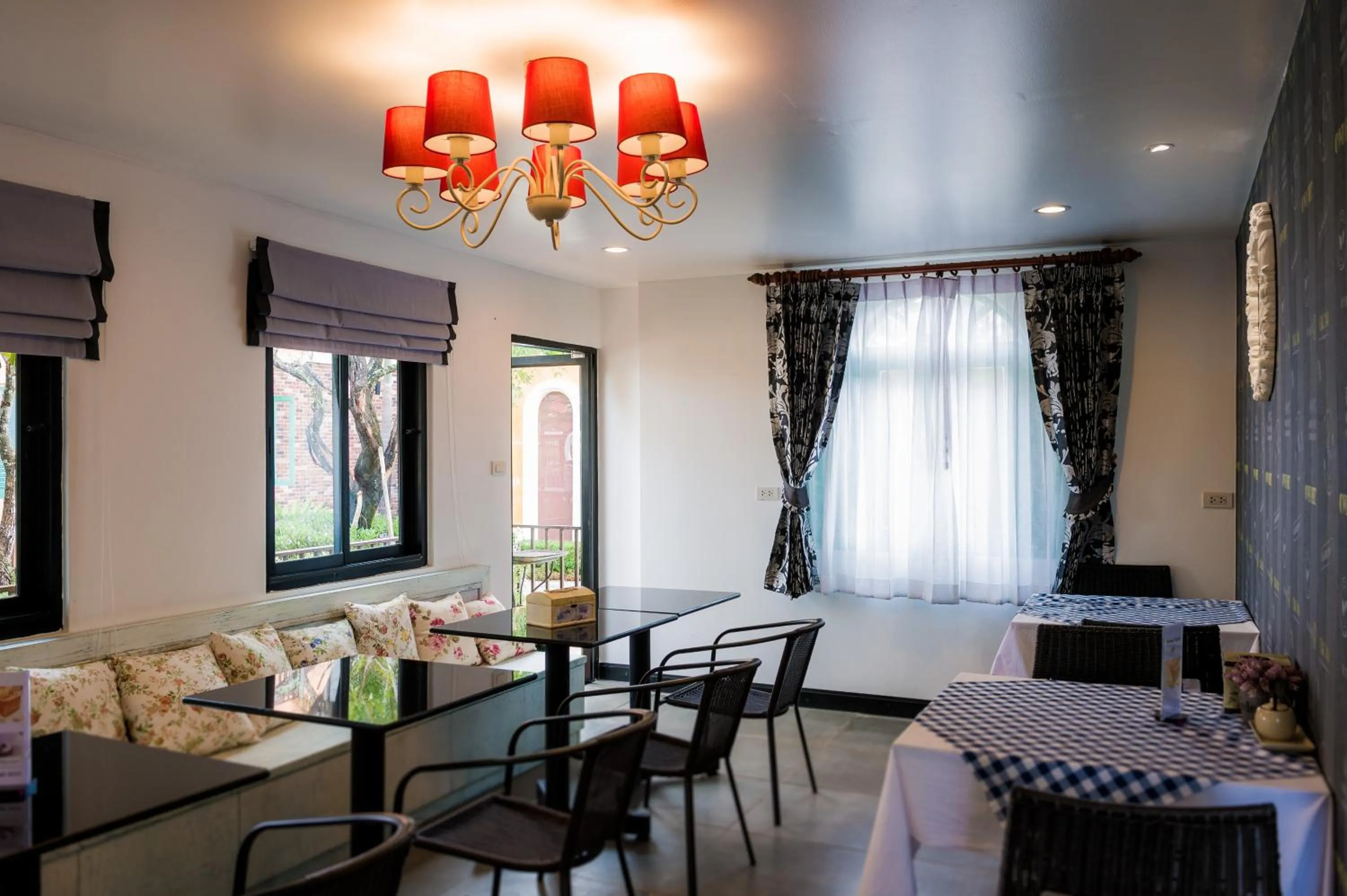 Lounge or bar in La Villa Boutique hotel