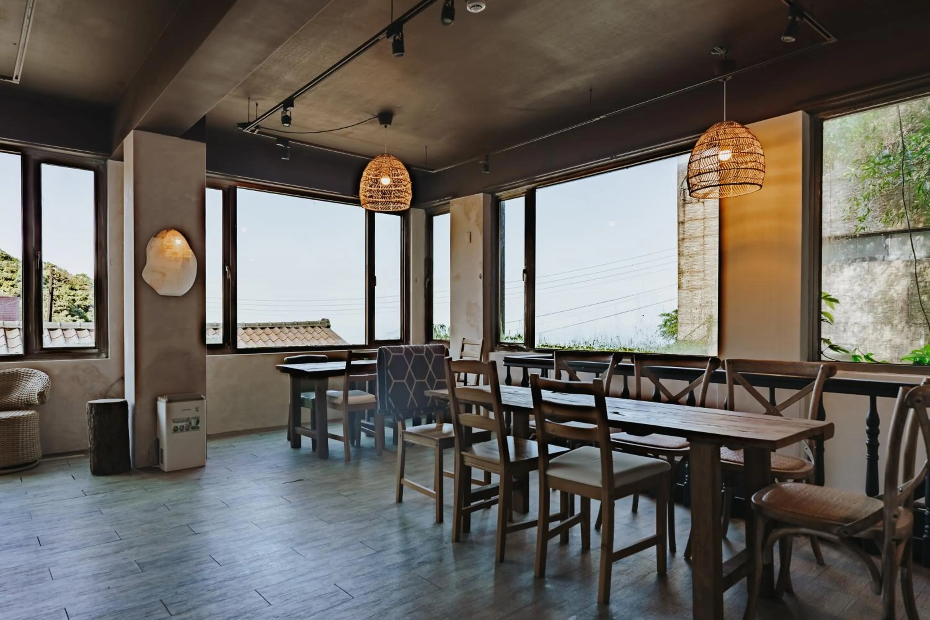 Dining area in Mountain Traveler Inn
