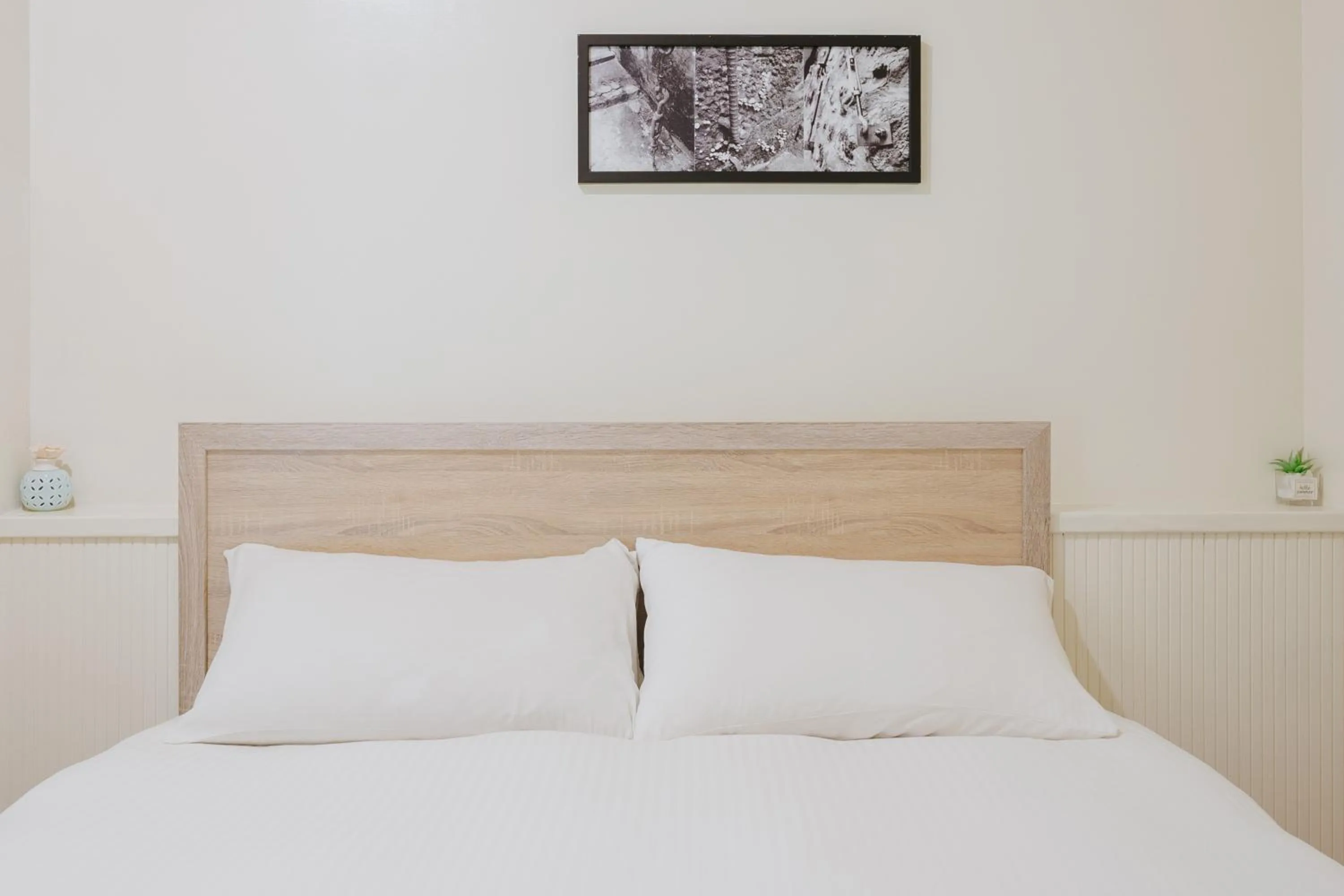Bedroom, Bed in Mountain Traveler Inn