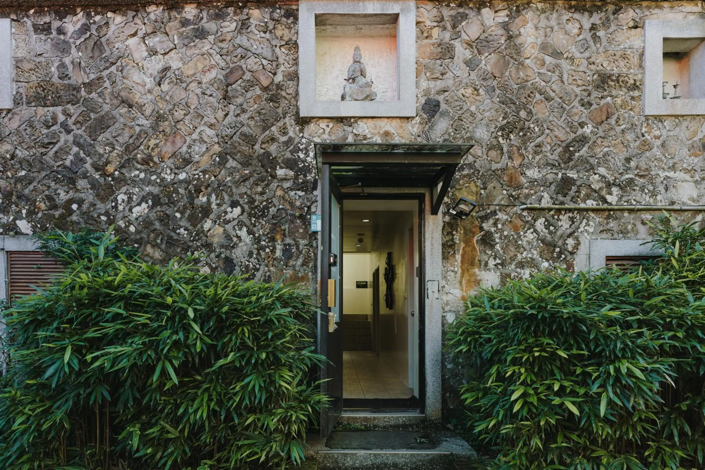 Facade/entrance in Mountain Traveler Inn