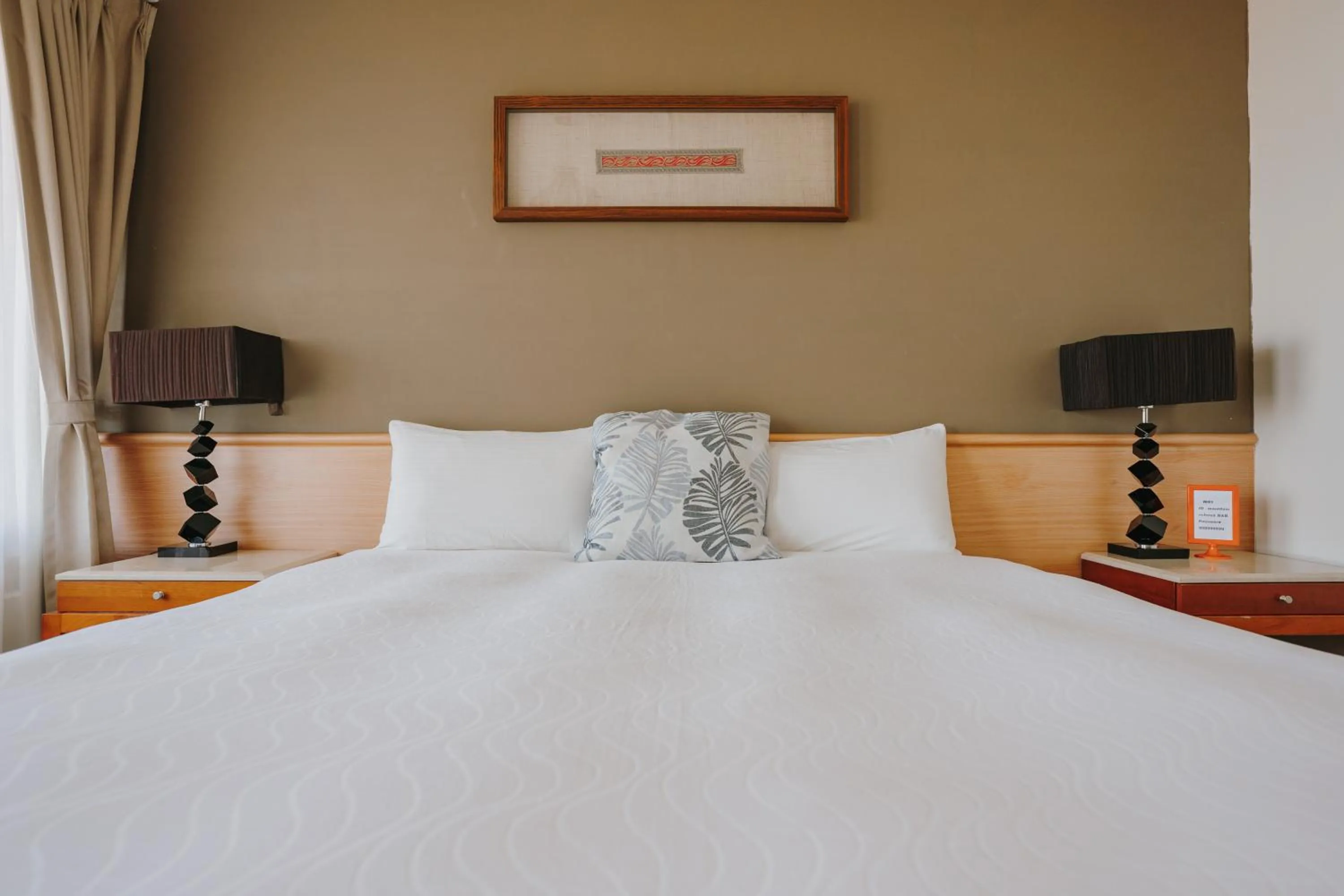 Bedroom, Bed in Mountain Traveler Inn