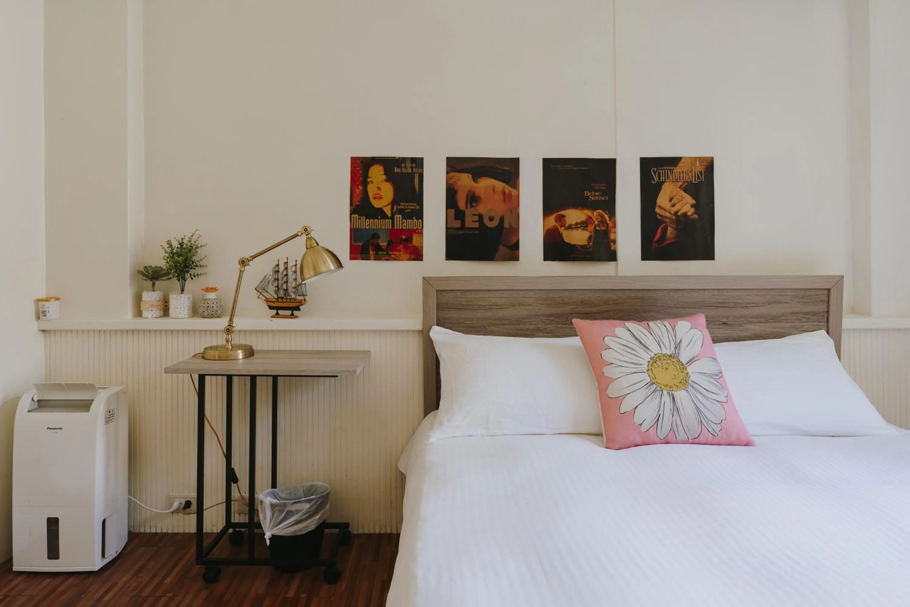 Bedroom, Bed in Mountain Traveler Inn