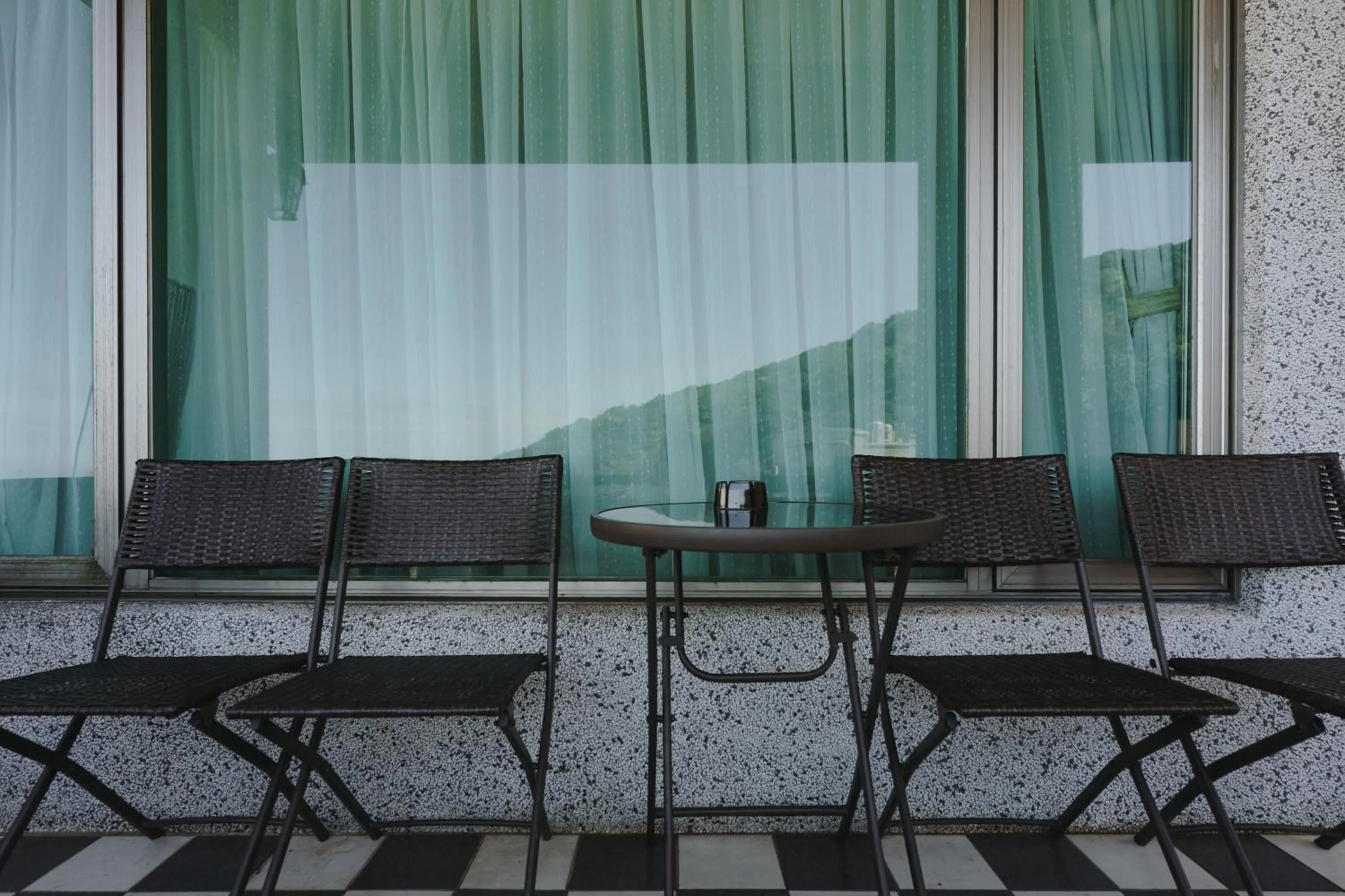 Seating area in Mountain Traveler Inn