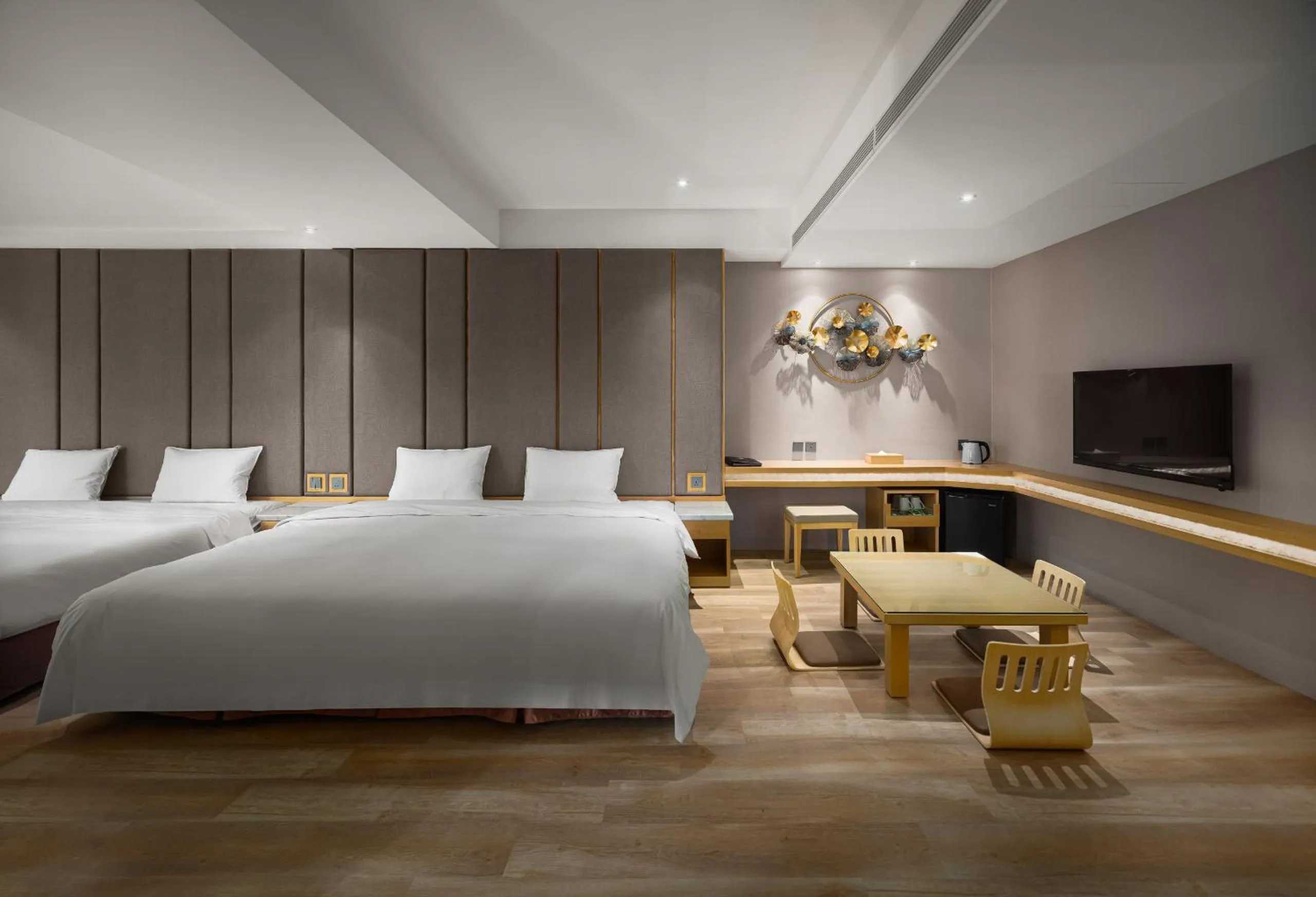 Photo of the whole room, Bed in Gamalan FL Spring Hotel