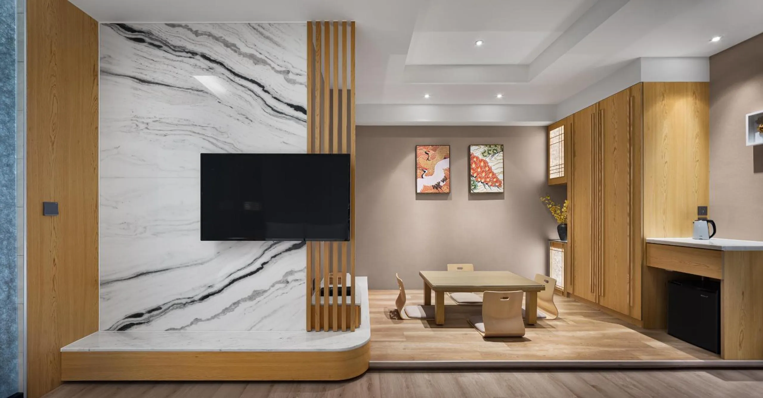 TV and multimedia in Gamalan FL Spring Hotel