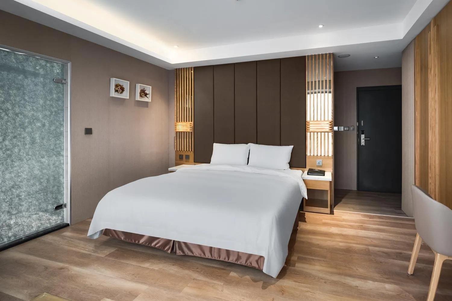 Bed in Gamalan FL Spring Hotel