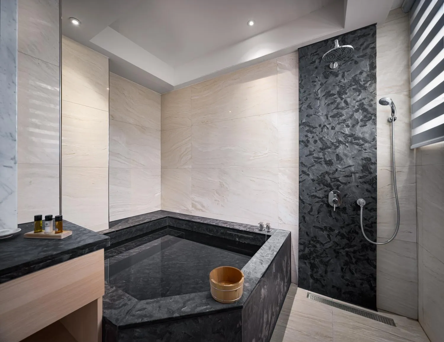 Bathroom in Gamalan FL Spring Hotel