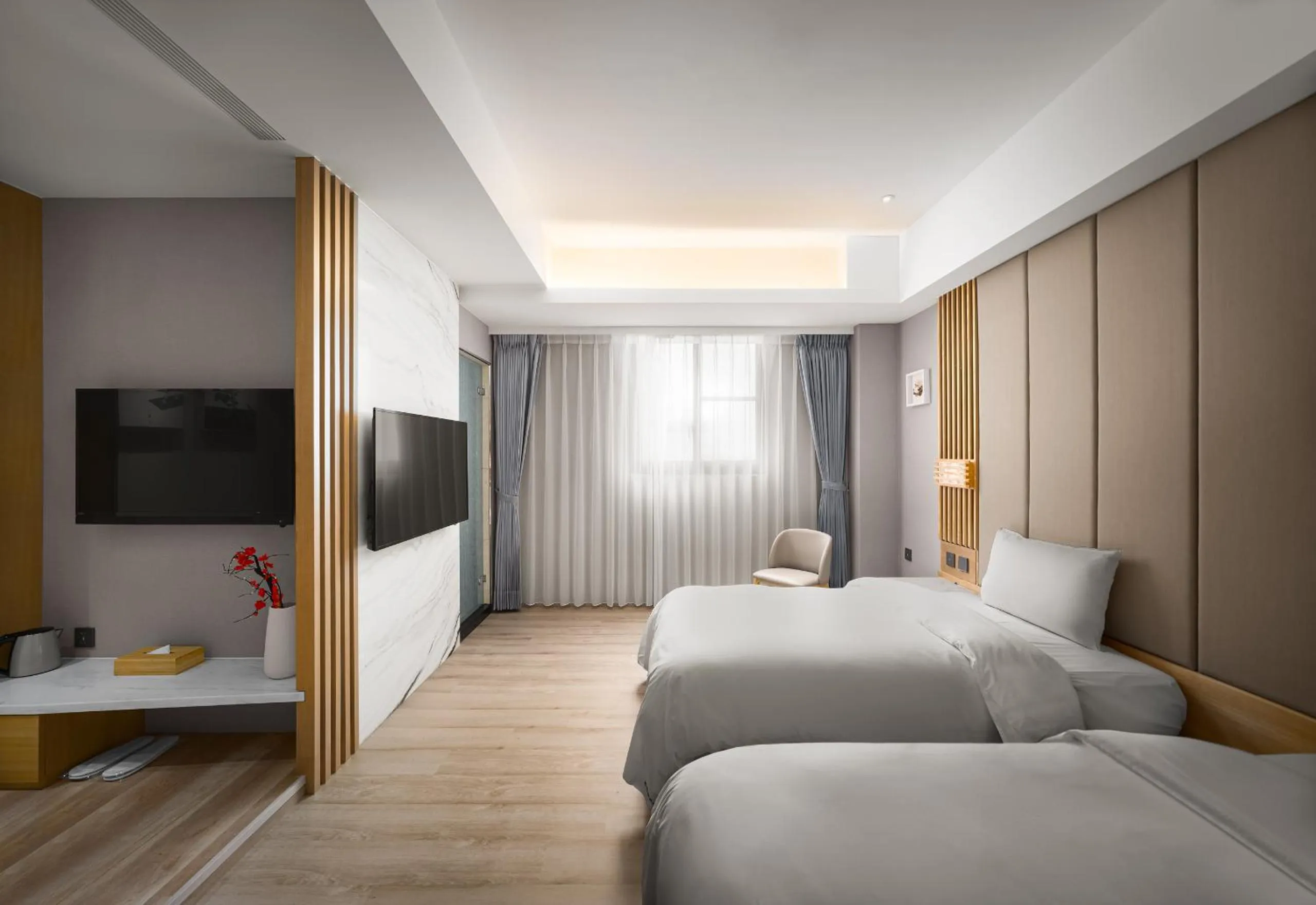 Photo of the whole room, Bed in Gamalan FL Spring Hotel