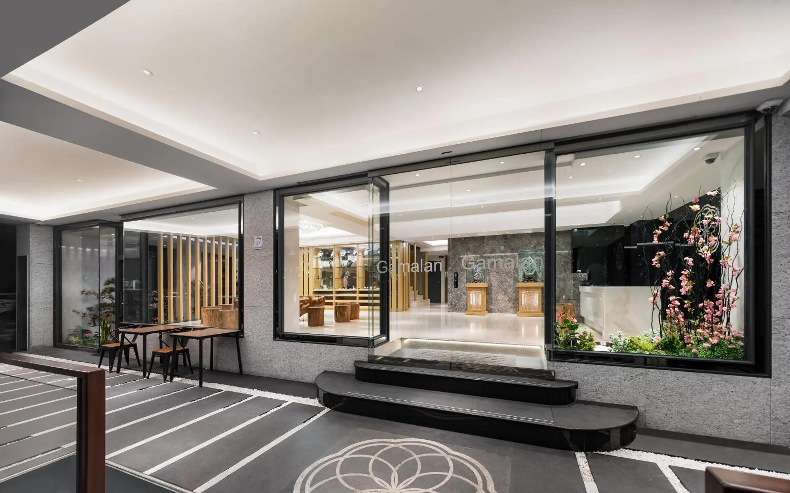 Facade/entrance in Gamalan FL Spring Hotel