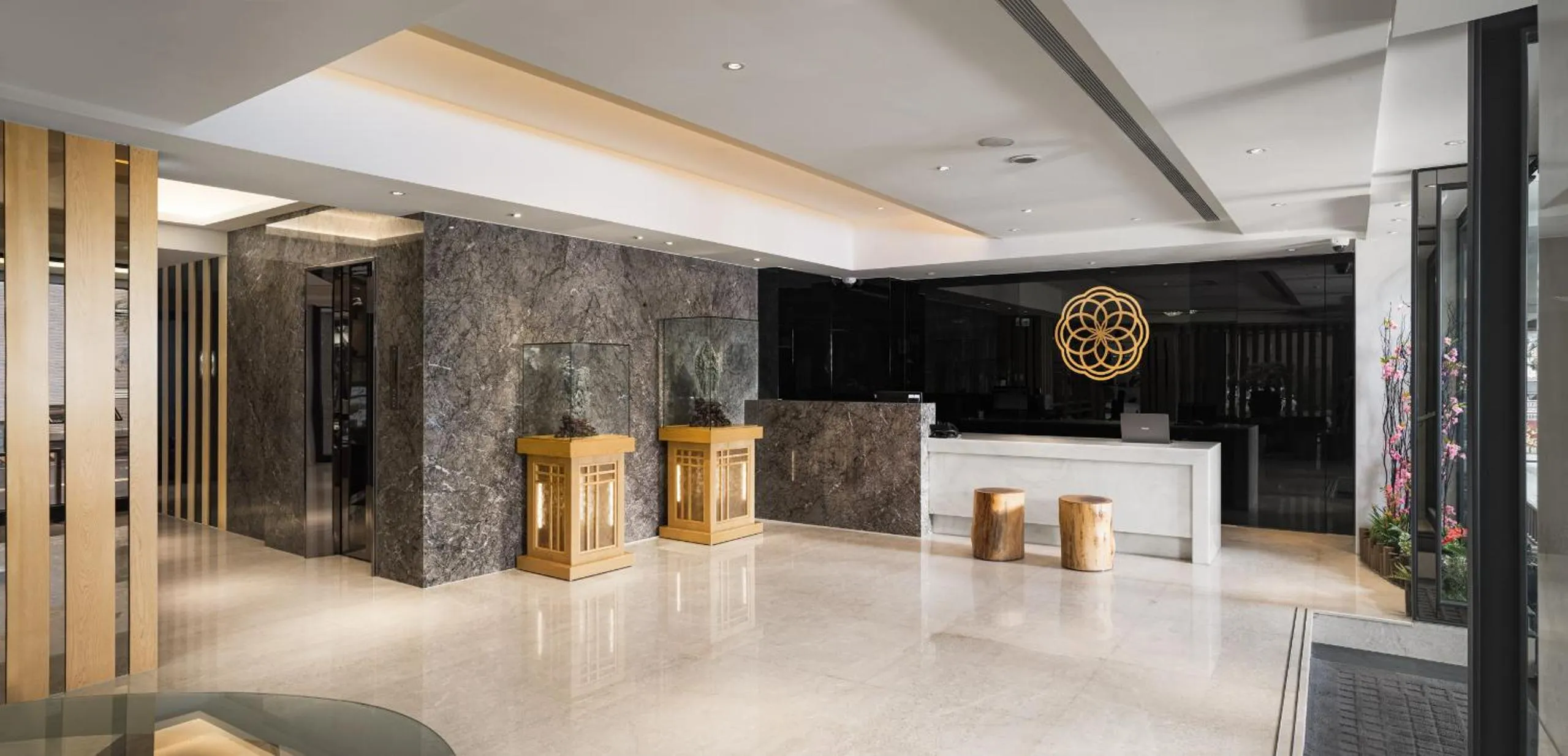 Lobby or reception in Gamalan FL Spring Hotel