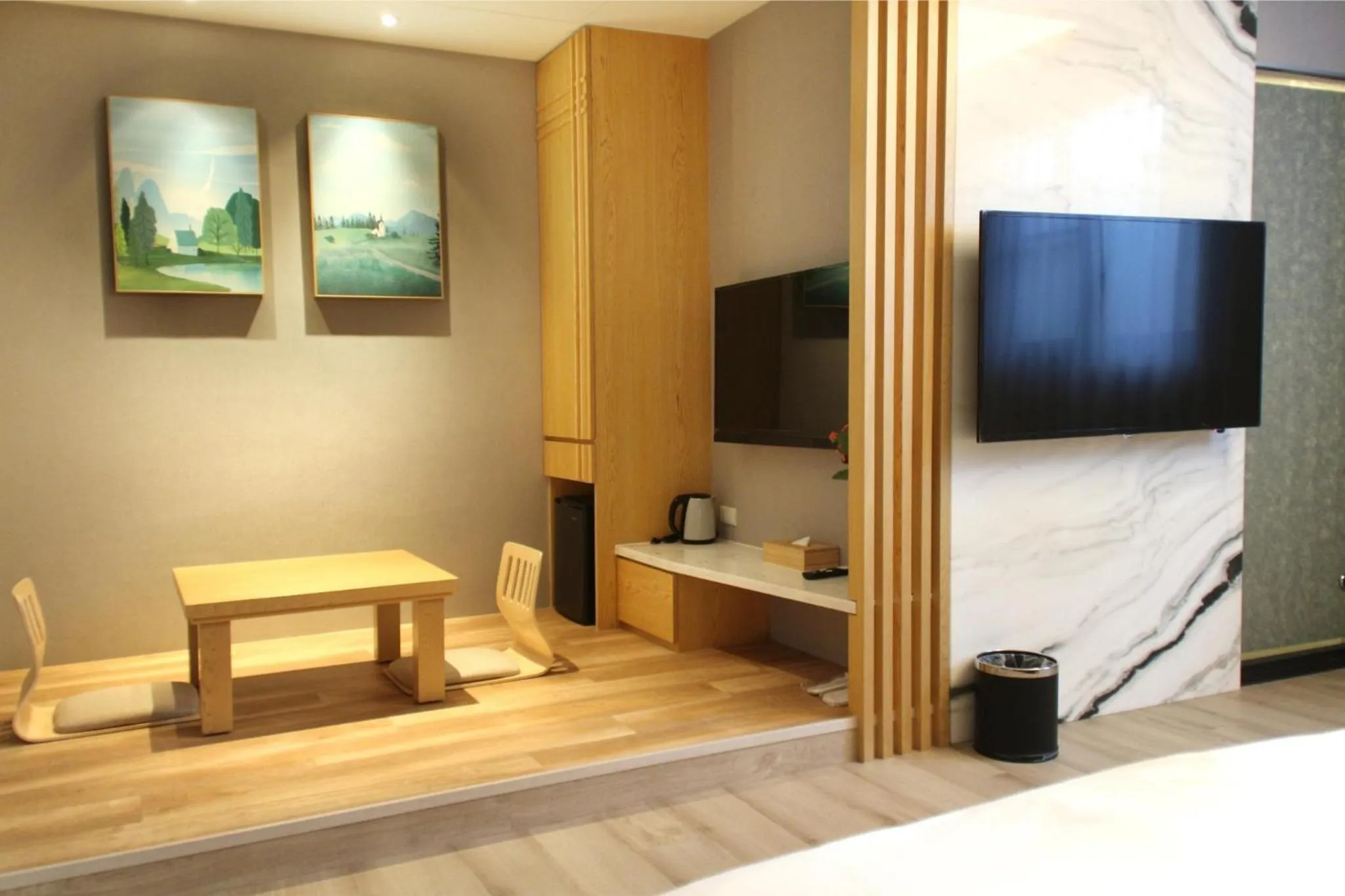 Living room, Bed in Gamalan FL Spring Hotel