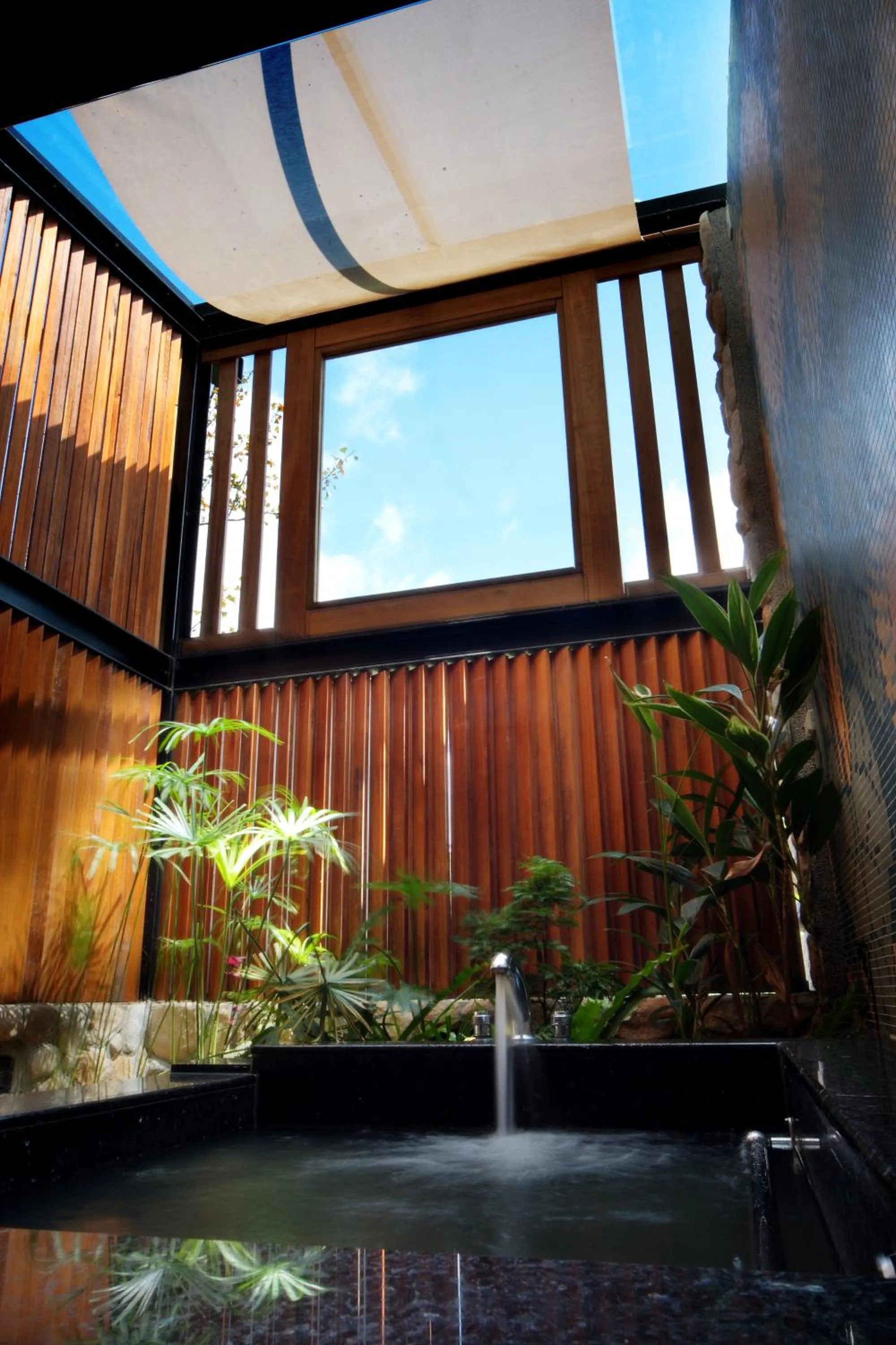 Bathroom in Schokolake Country House