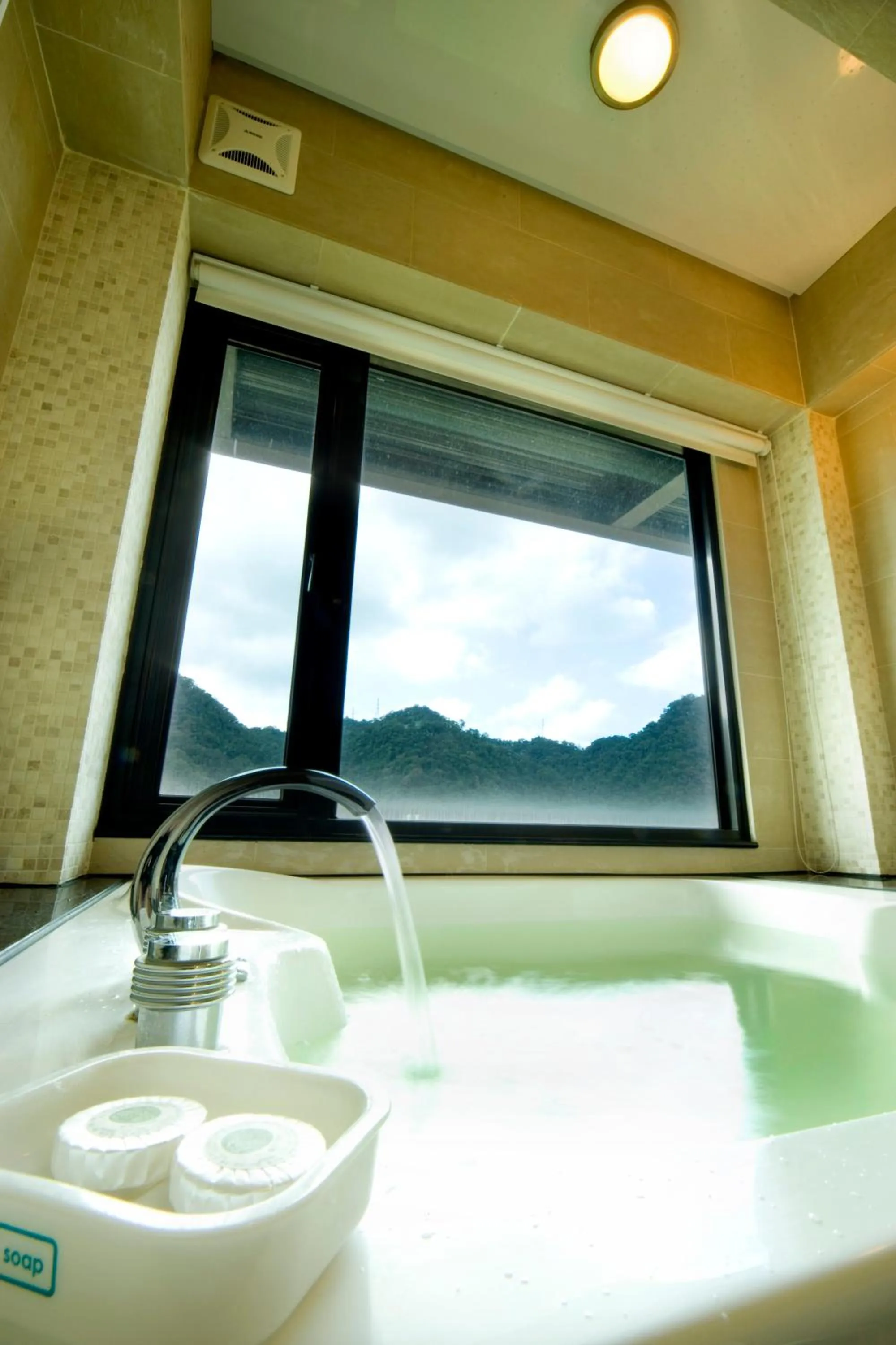Bathroom in Schokolake Country House