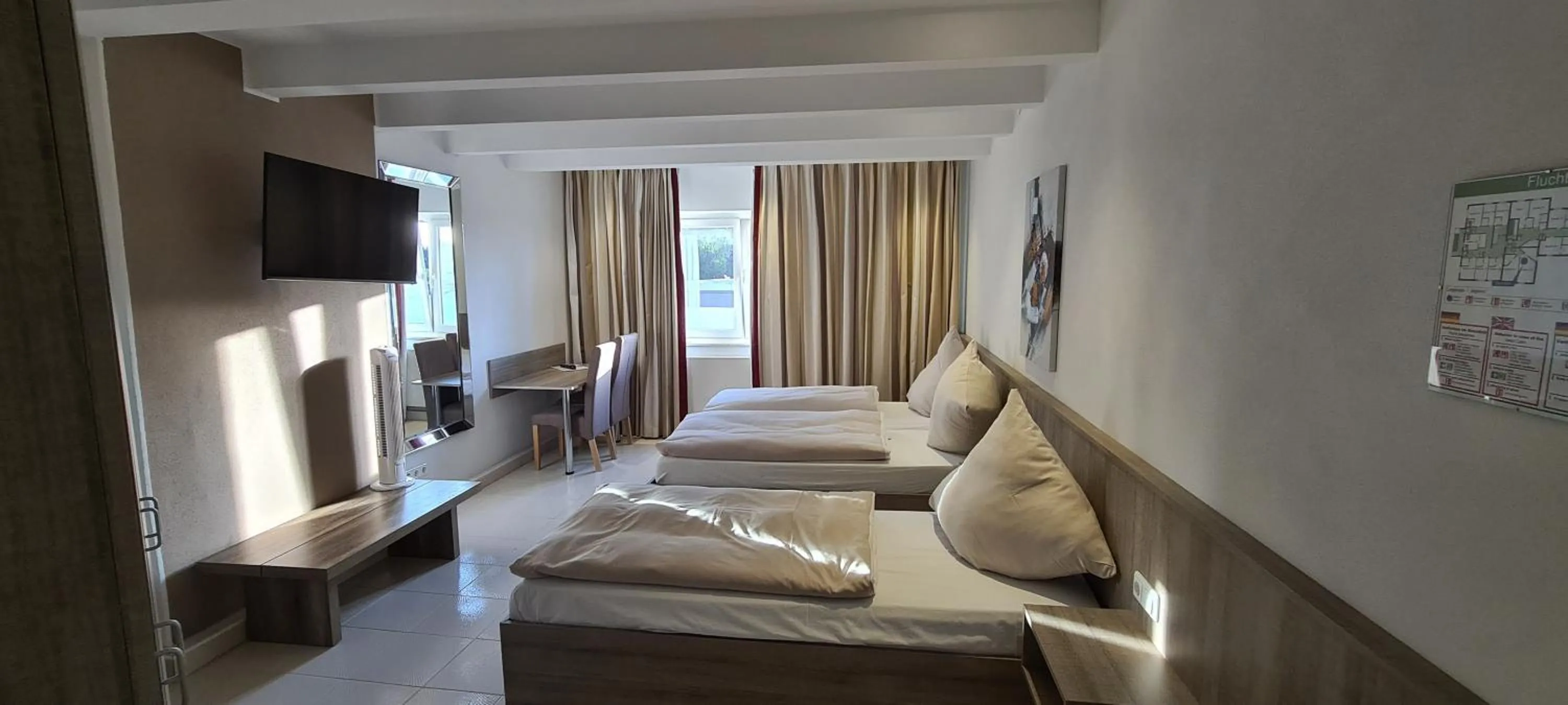 Photo of the whole room, Bed in Bach Hotel